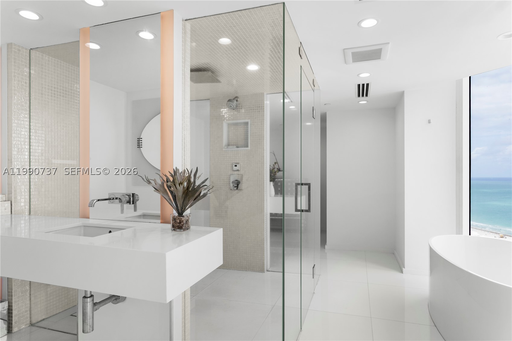 300 S Pointe Dr #3405, Miami Beach FL 33139