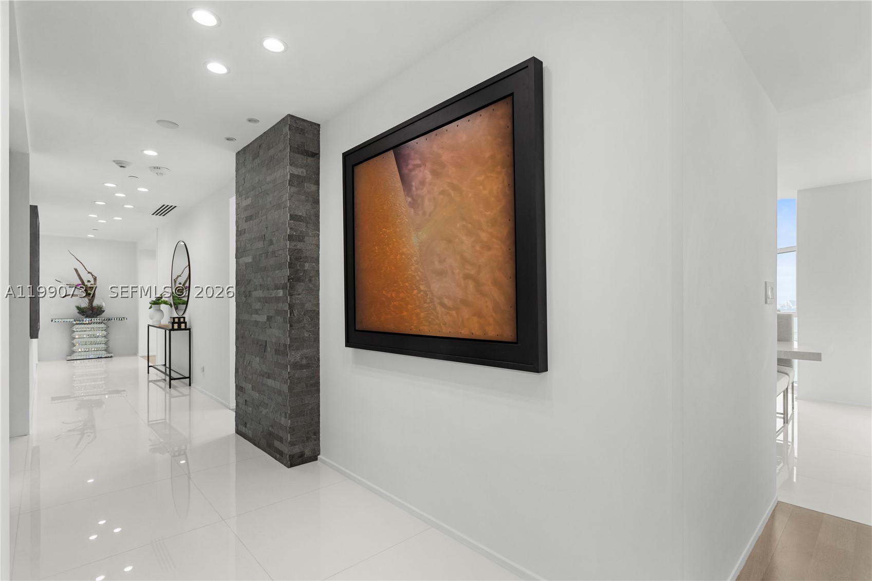 300 S Pointe Dr #3405, Miami Beach FL 33139