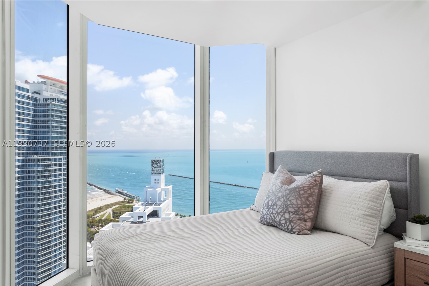 300 S Pointe Dr #3405, Miami Beach FL 33139