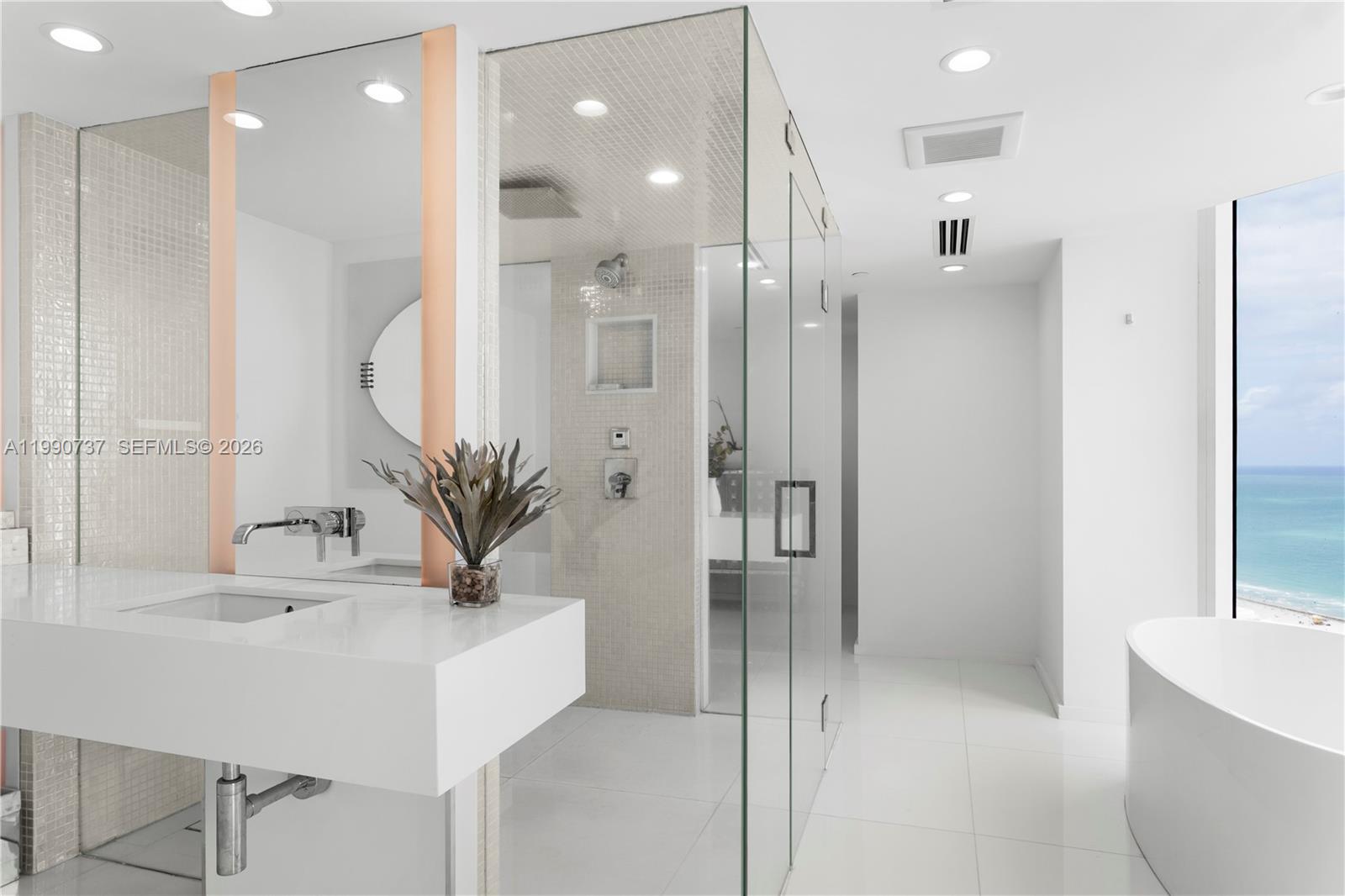 300 S Pointe Dr #3405, Miami Beach FL 33139