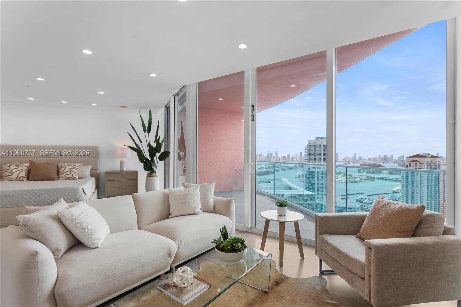 300 S Pointe Dr #3405, Miami Beach FL 33139