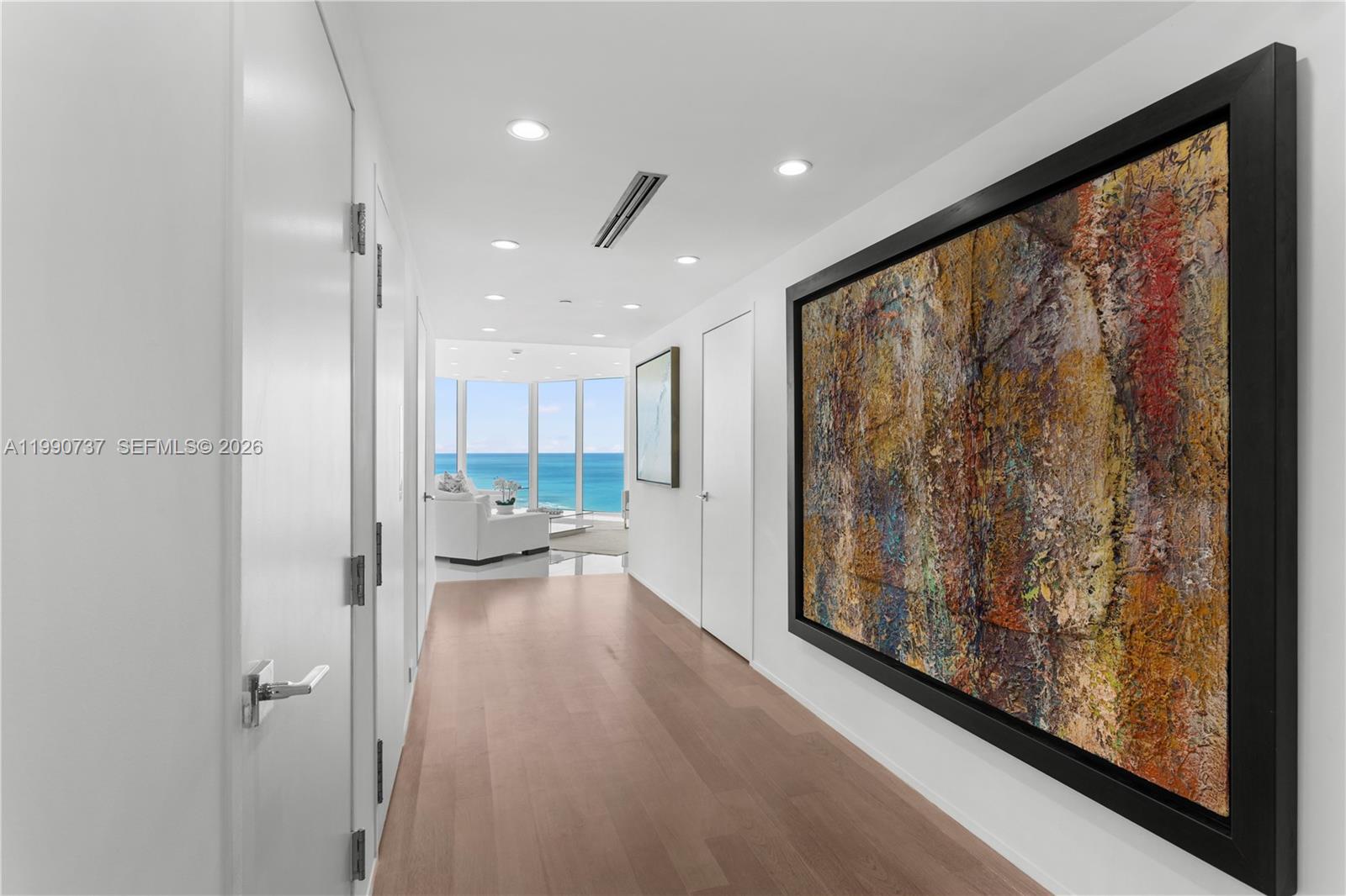 300 S Pointe Dr #3405, Miami Beach FL 33139