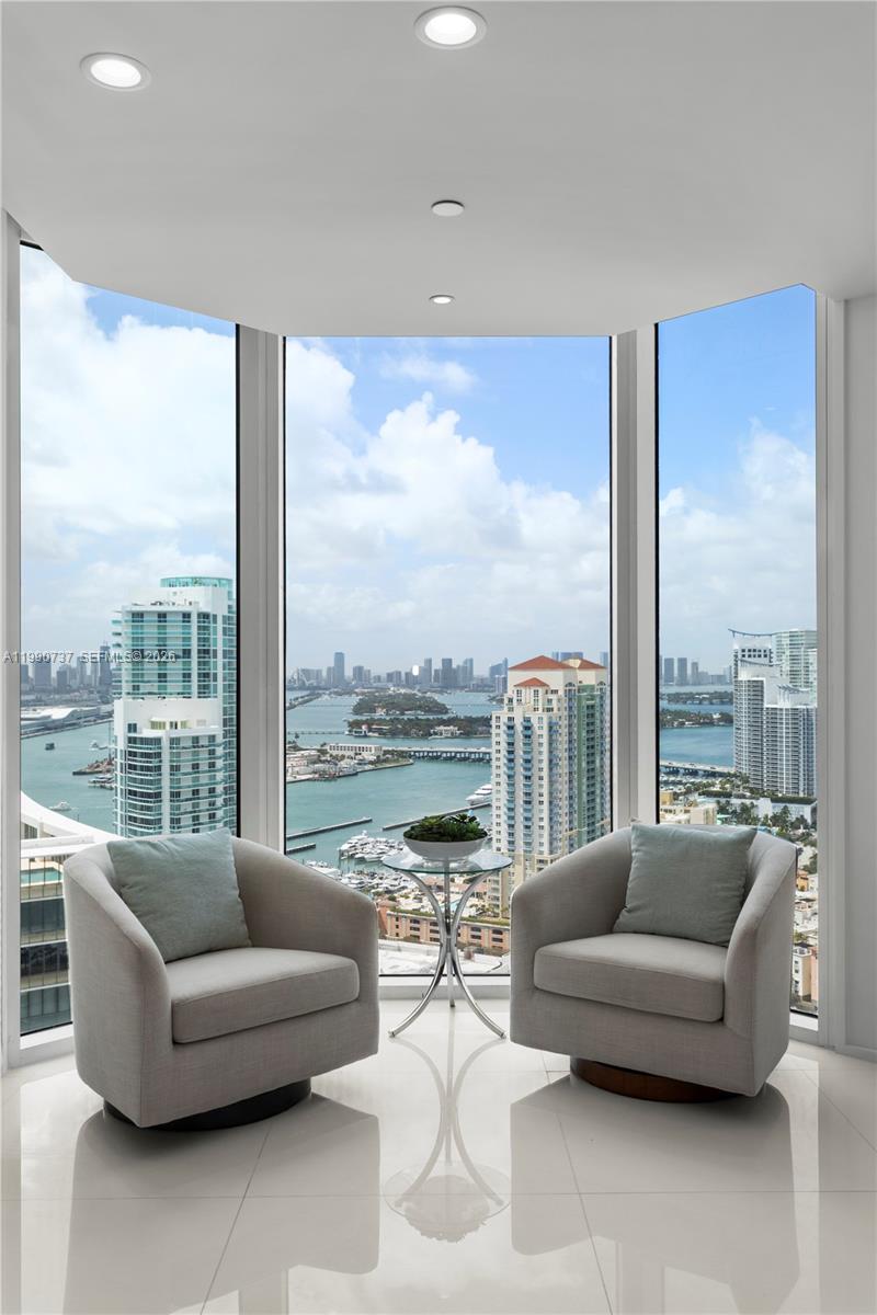 300 S Pointe Dr #3405, Miami Beach FL 33139