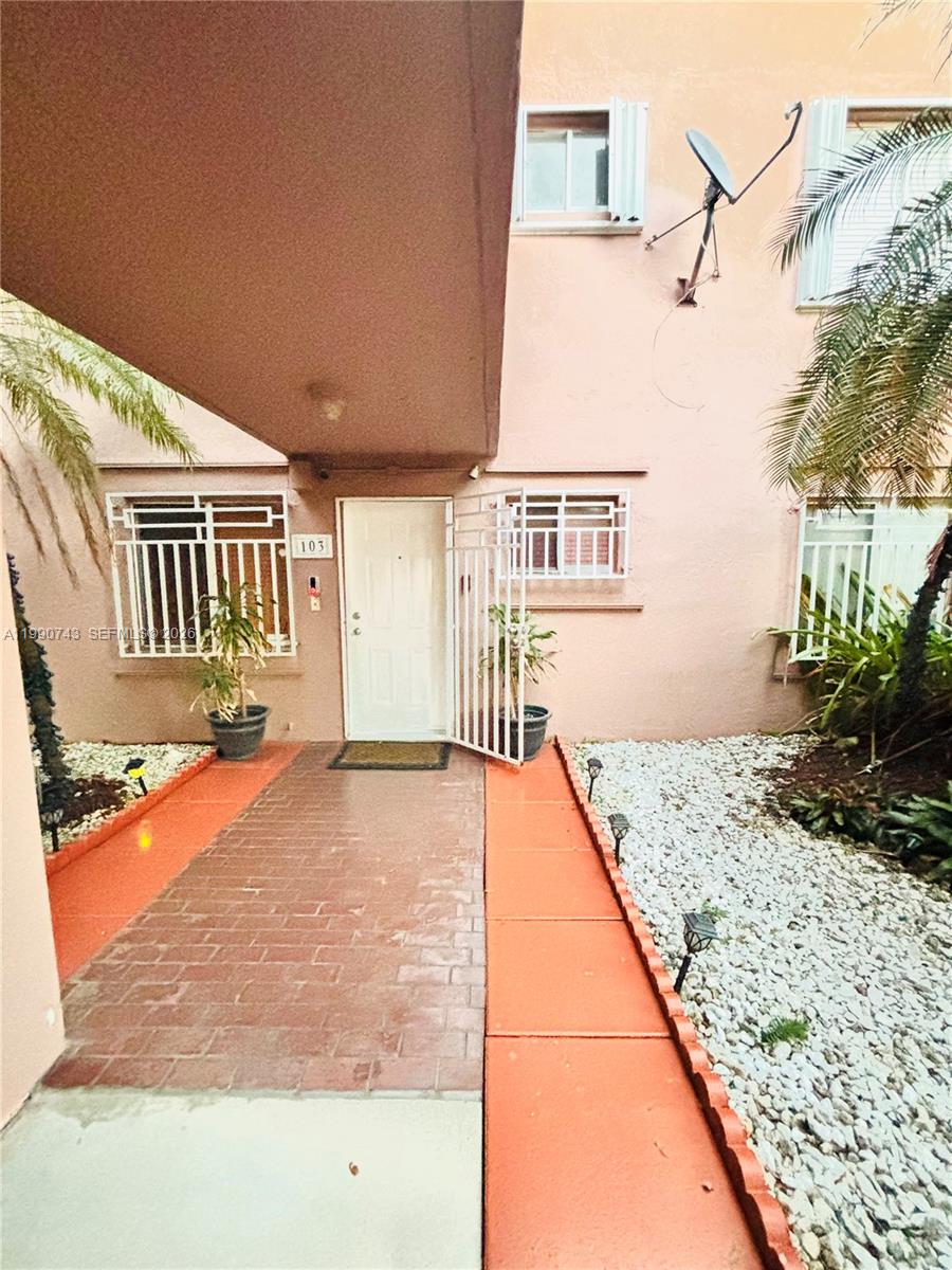 2310 W 74th St #103, Hialeah FL 33016