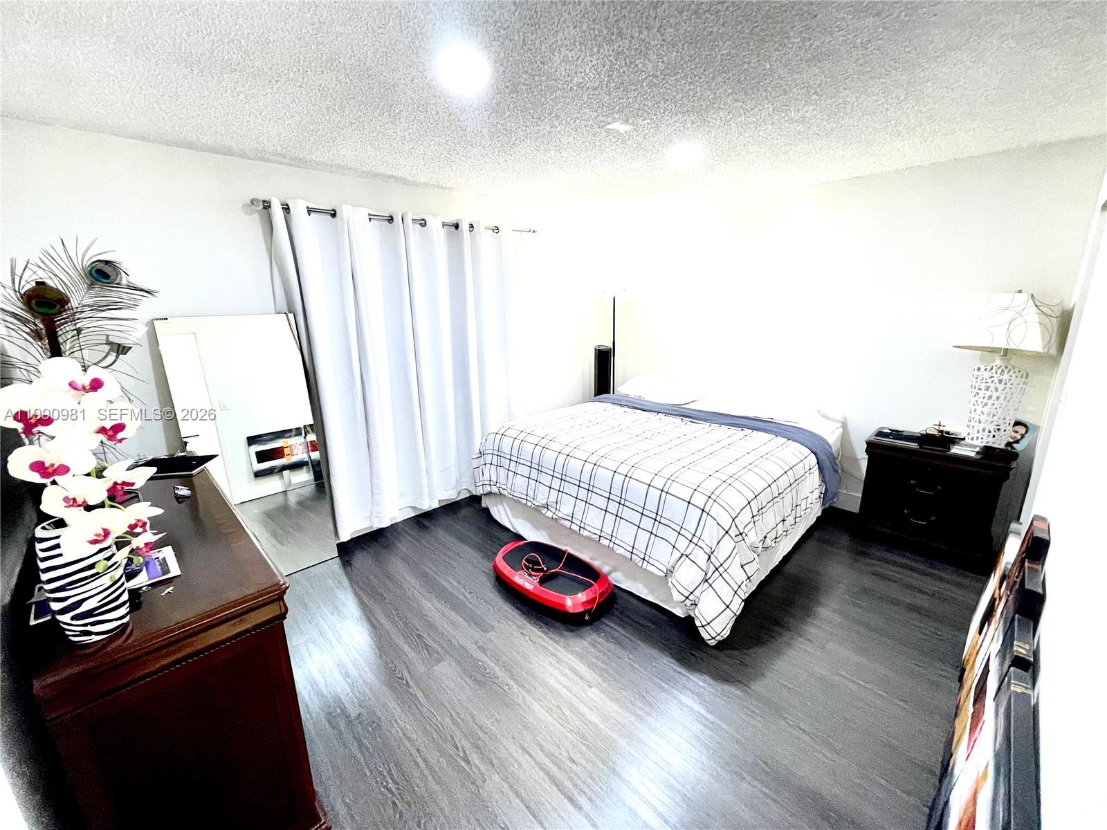 9403 SW 76th St #Y17, Miami FL 33173