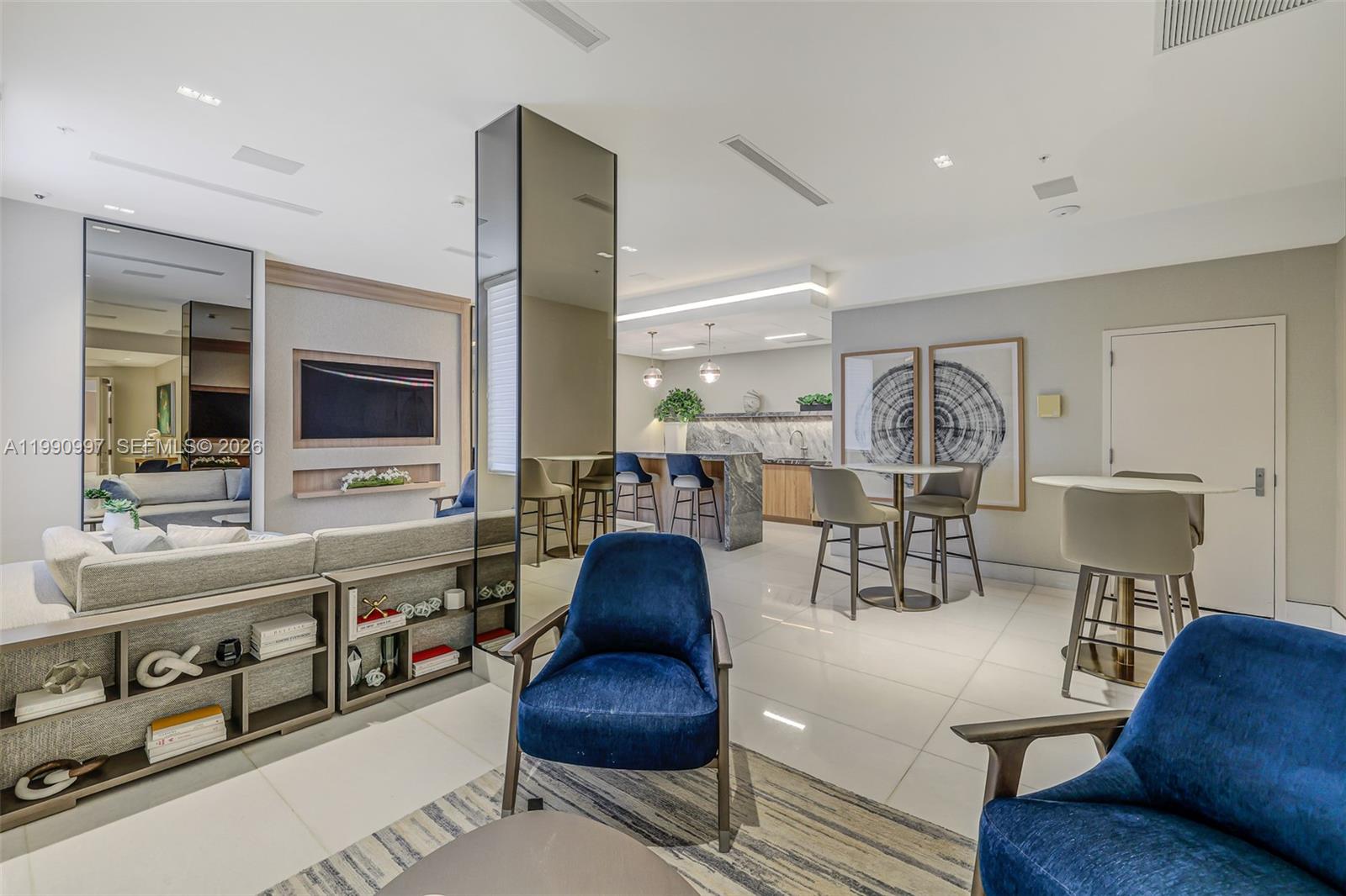 888 Brickell Key Dr #807, Miami FL 33131