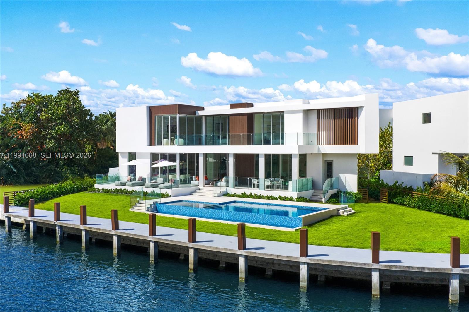 503 Palm Dr, Hallandale Beach FL 33009
