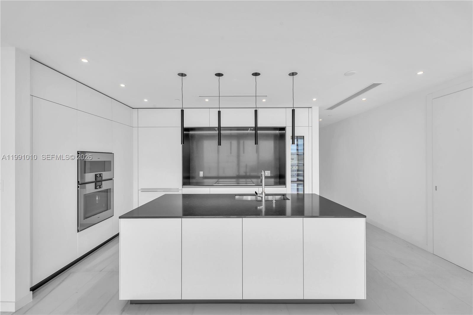 300 Biscayne Boulevard Way #1902E, Miami FL 33131