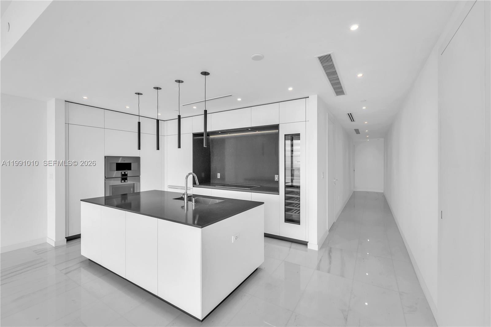 300 Biscayne Boulevard Way #1902E, Miami FL 33131