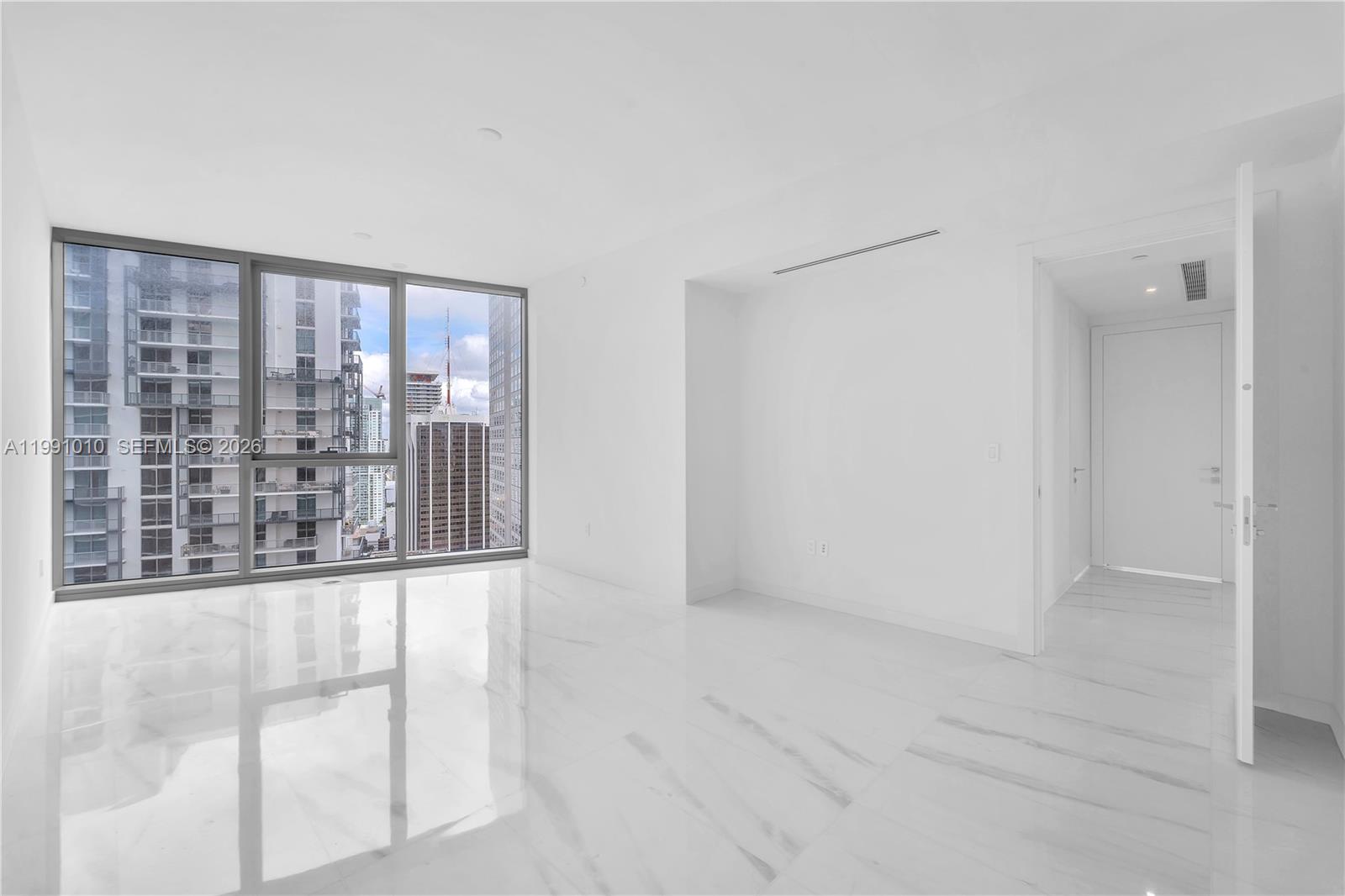 300 Biscayne Boulevard Way #1902E, Miami FL 33131