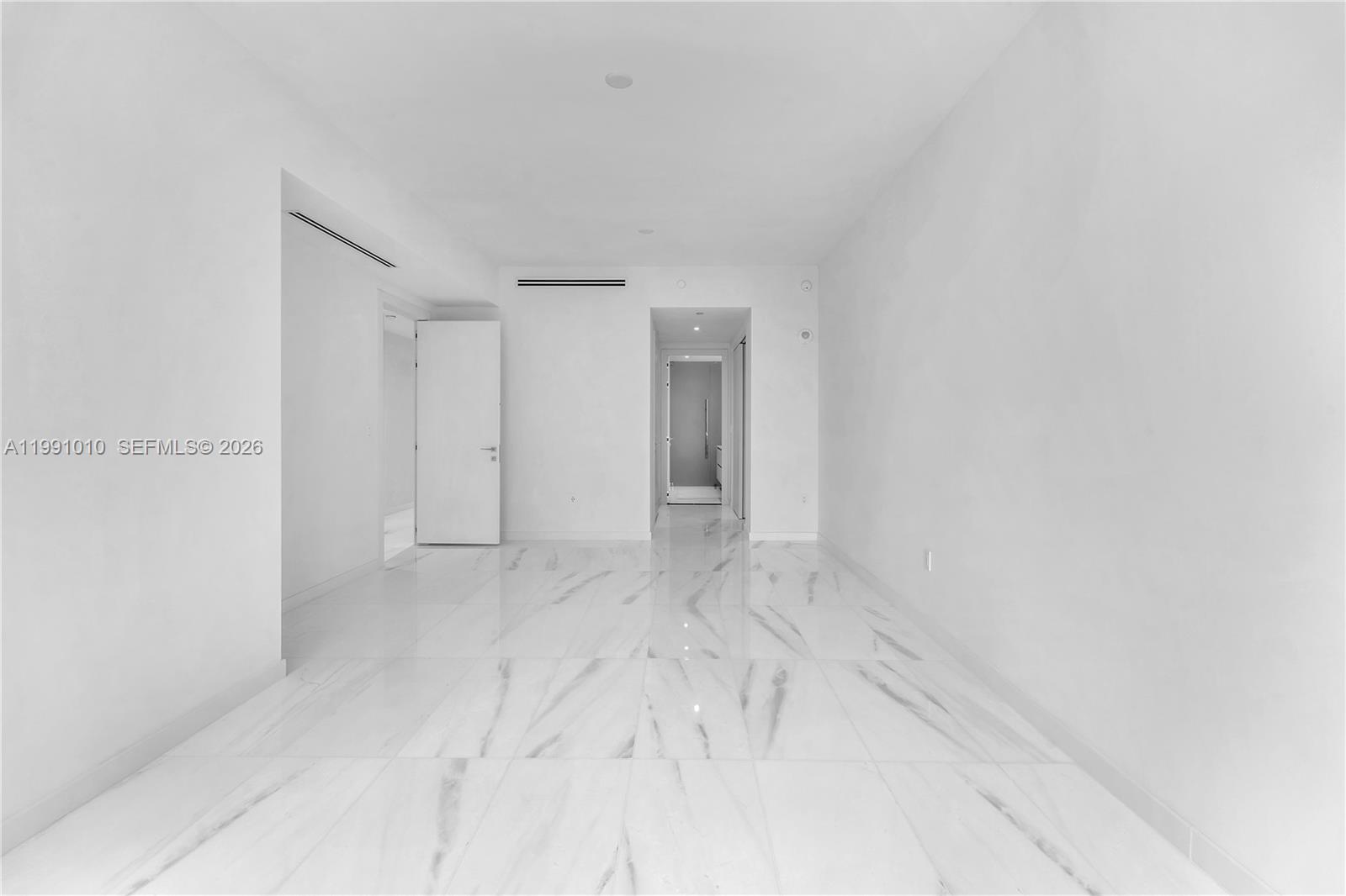 300 Biscayne Boulevard Way #1902E, Miami FL 33131