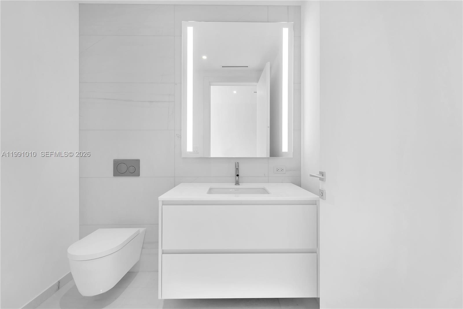 300 Biscayne Boulevard Way #1902E, Miami FL 33131