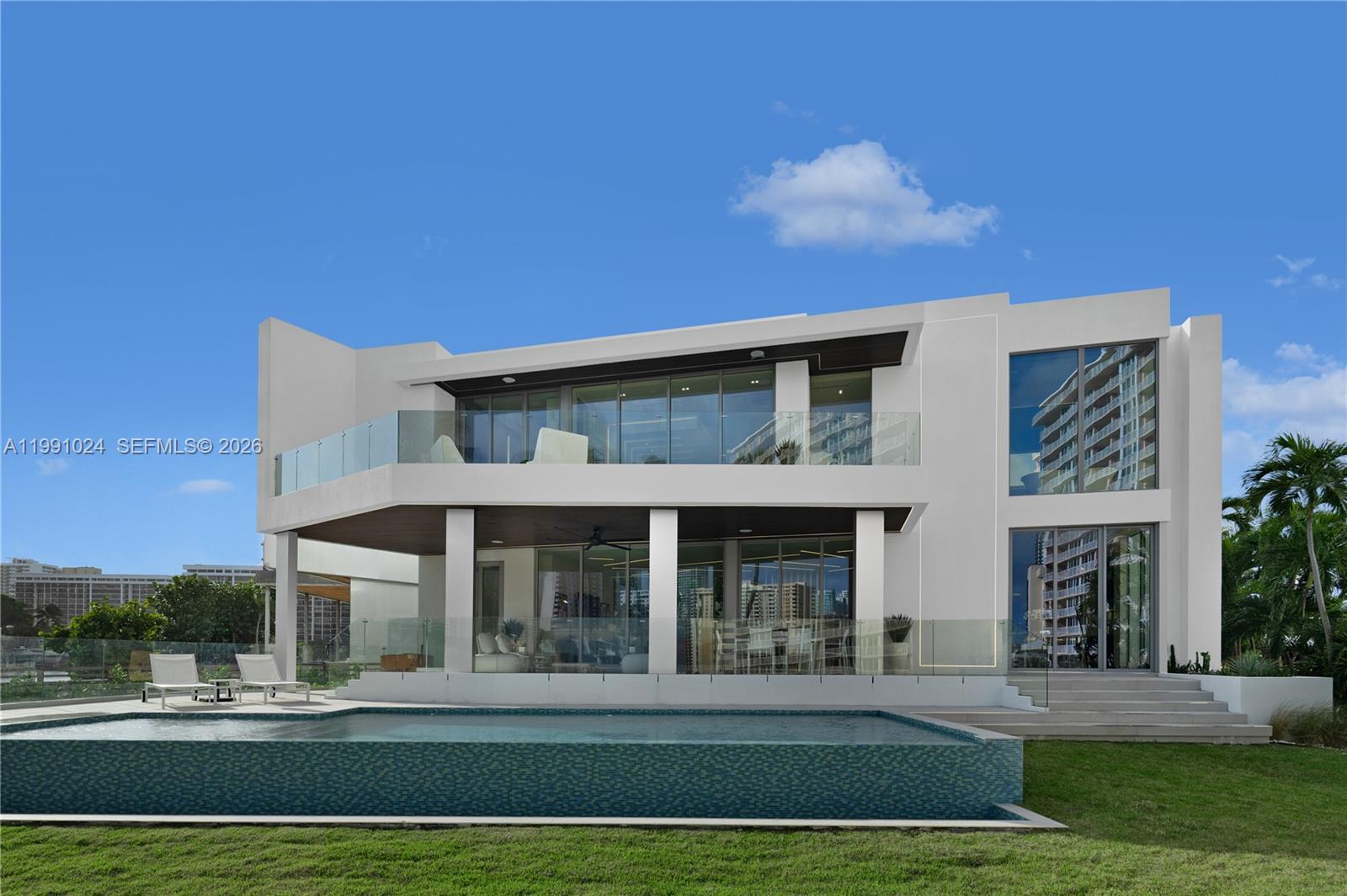 501 Palm Dr, Hallandale Beach FL 33009