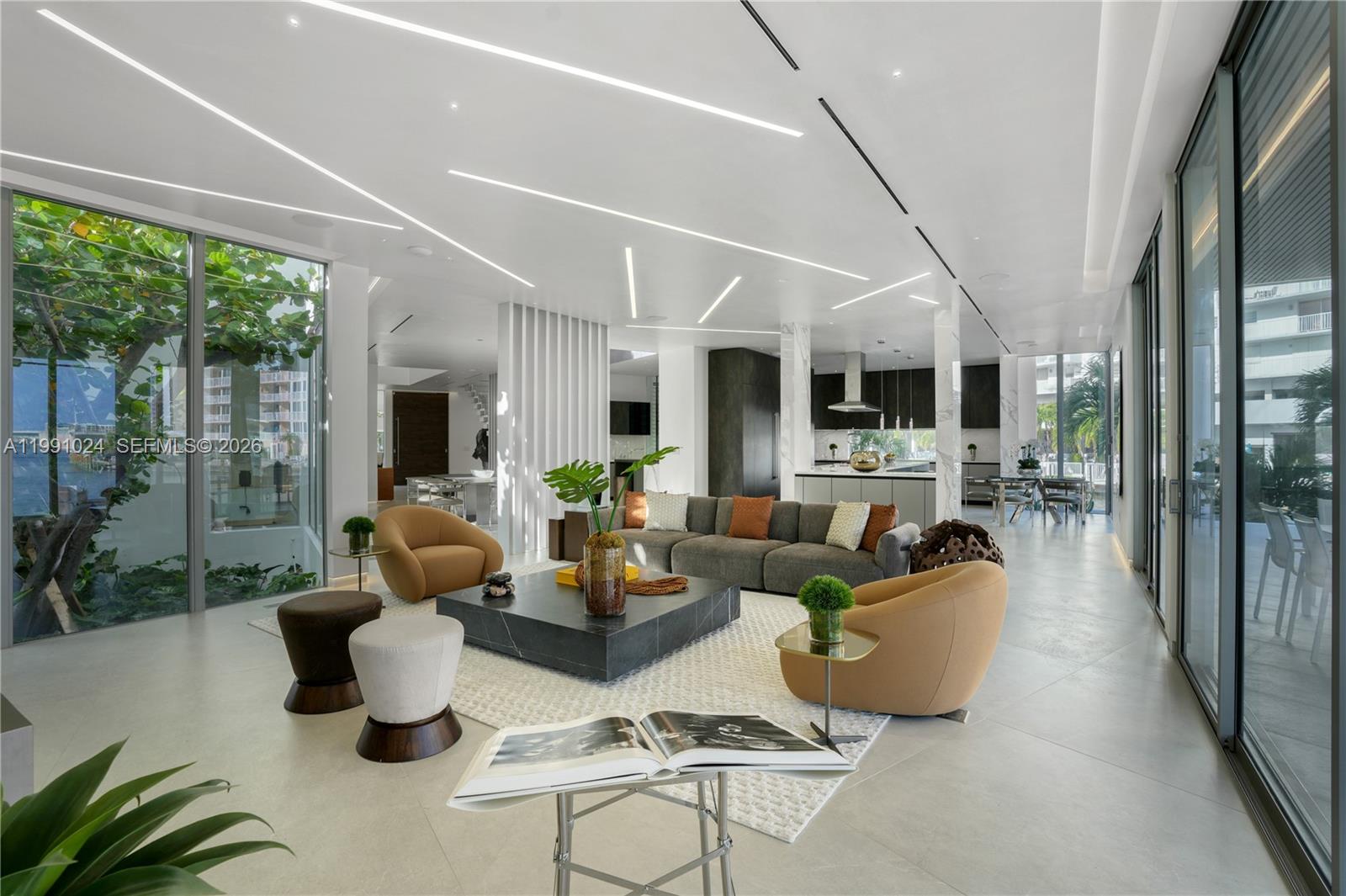 501 Palm Dr, Hallandale Beach FL 33009