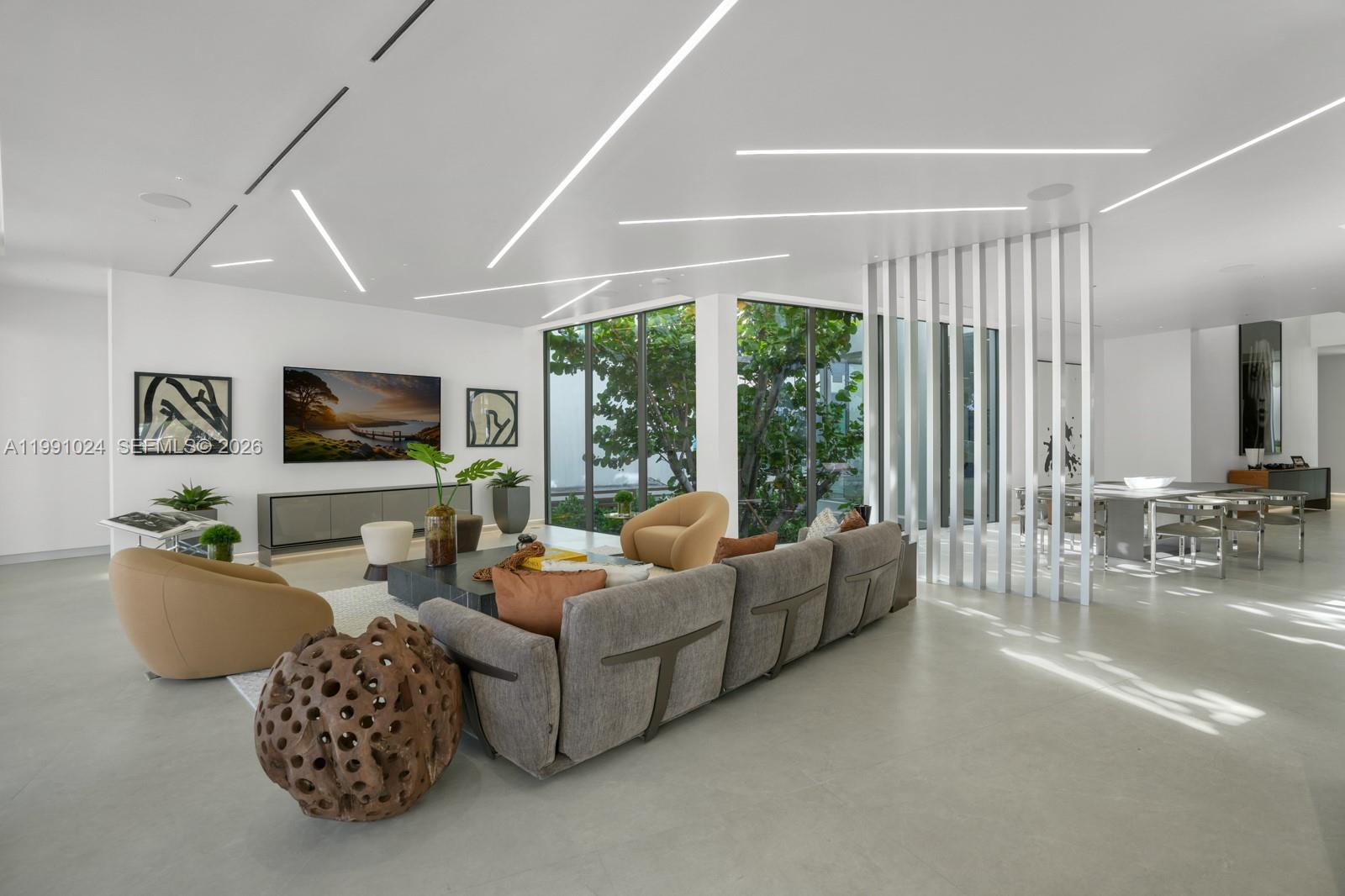 501 Palm Dr, Hallandale Beach FL 33009