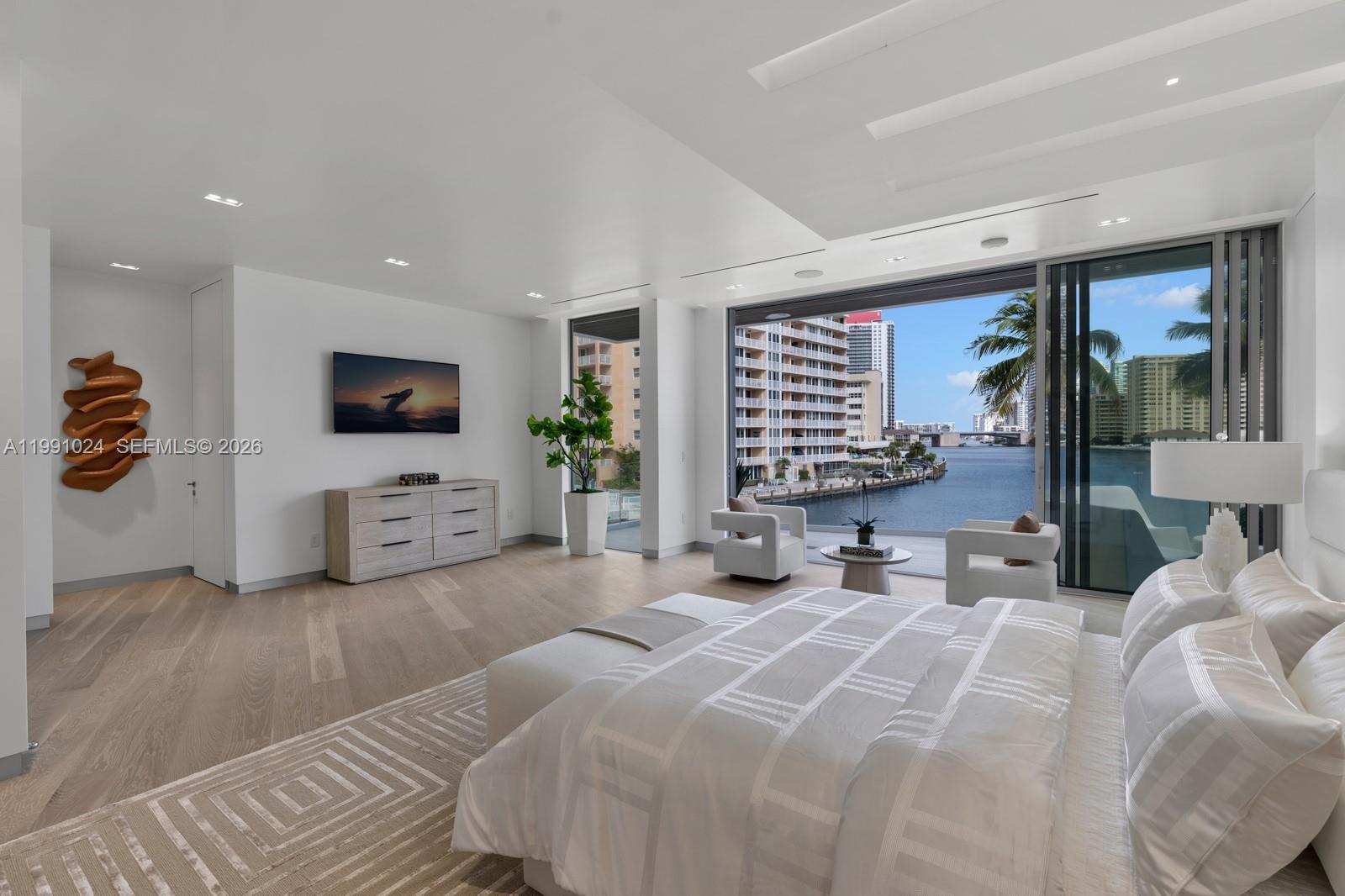 501 Palm Dr, Hallandale Beach FL 33009