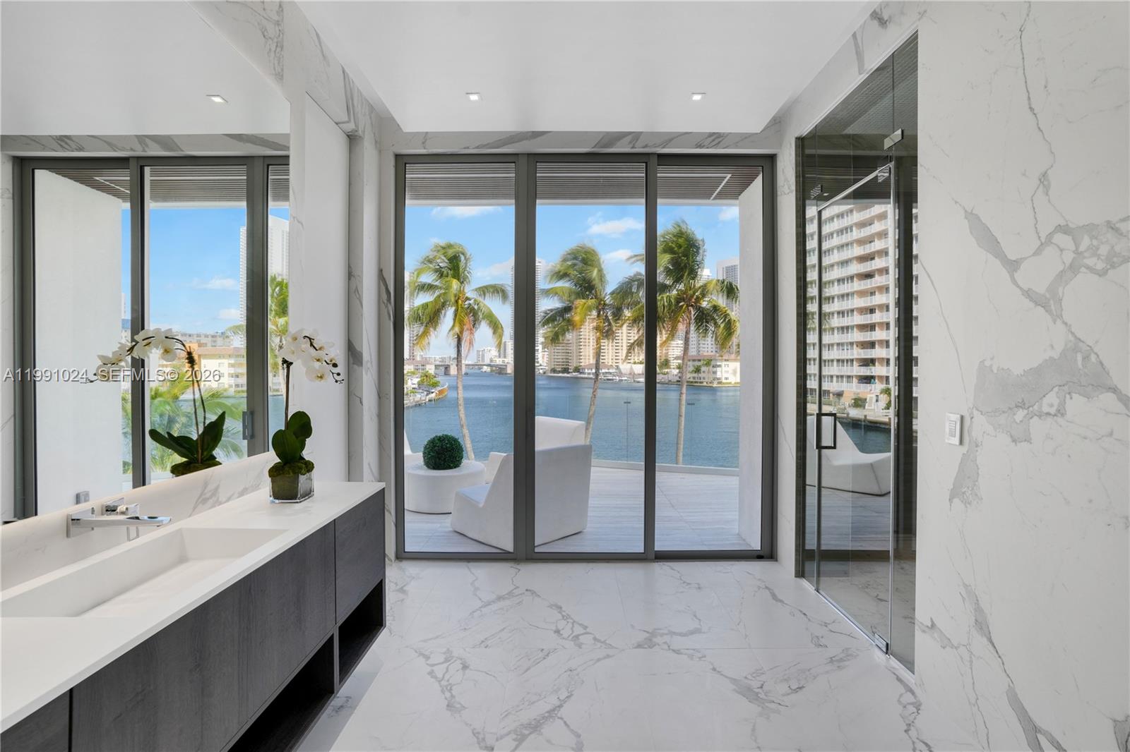 501 Palm Dr, Hallandale Beach FL 33009