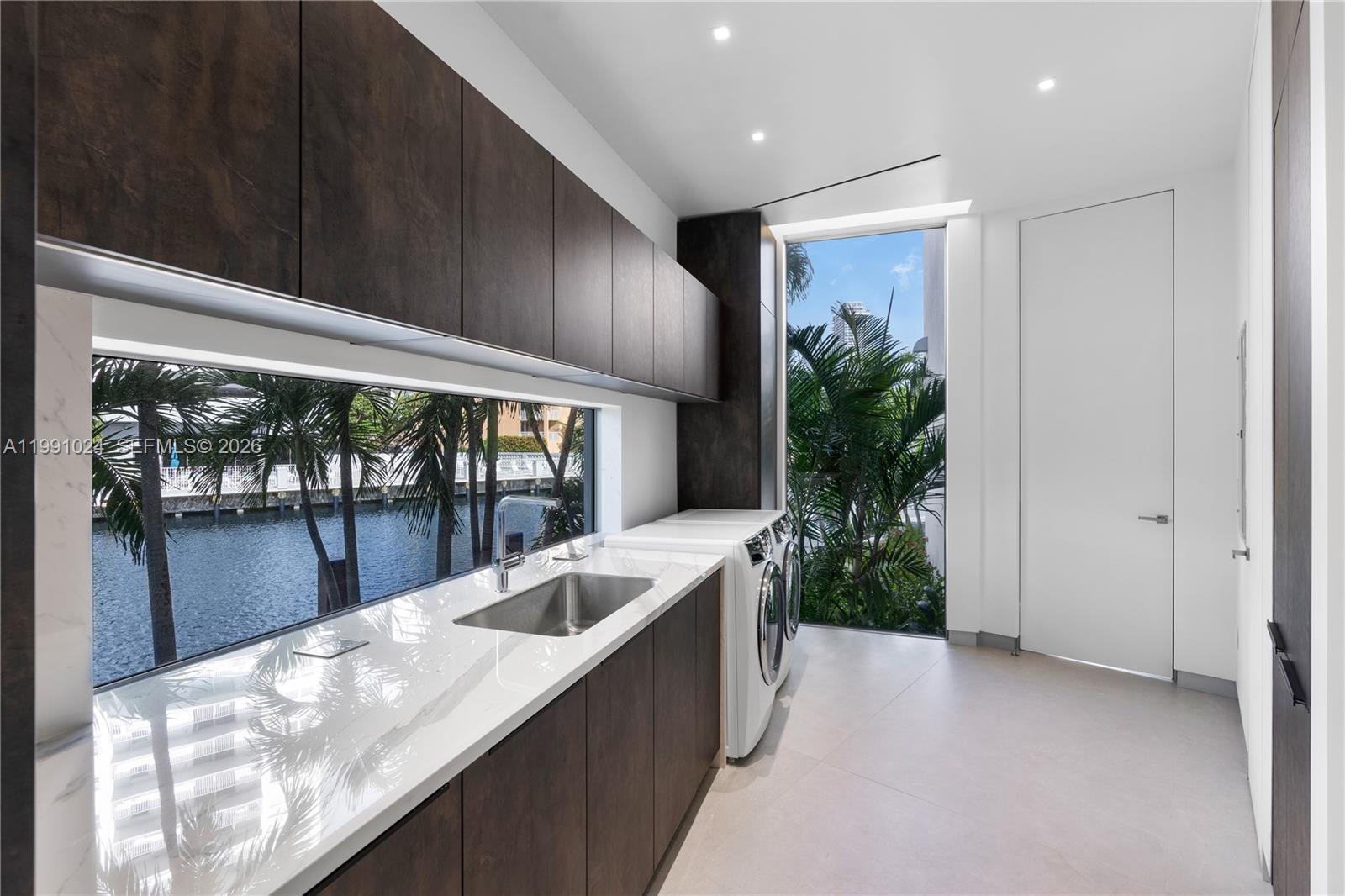 501 Palm Dr, Hallandale Beach FL 33009