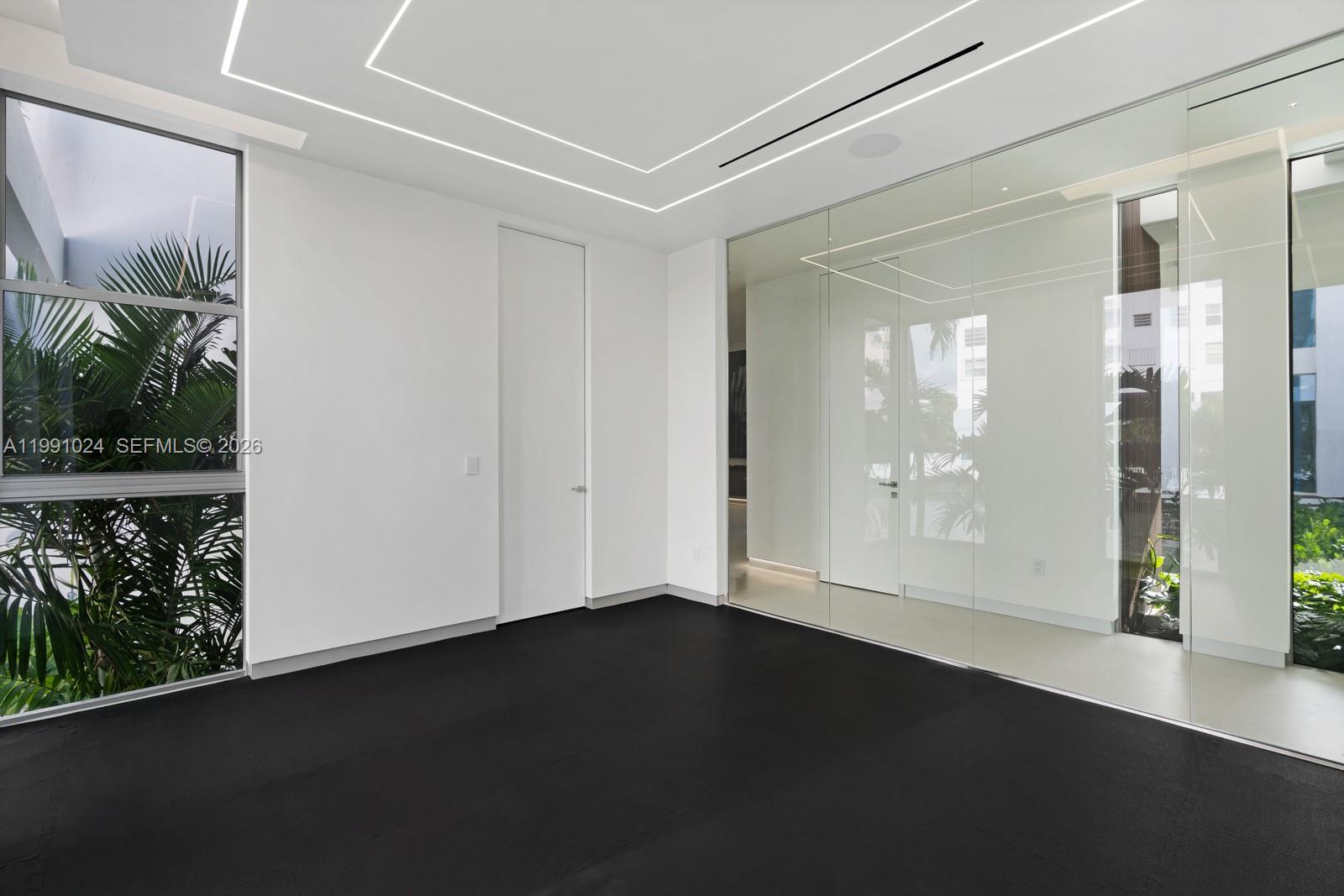 501 Palm Dr, Hallandale Beach FL 33009