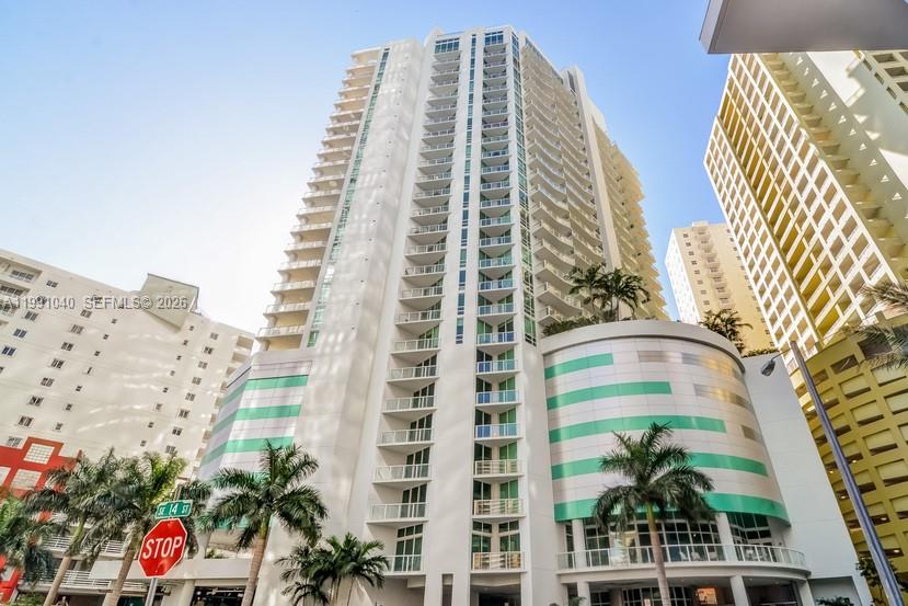 218 SE 14th St #1007, Miami FL 33131