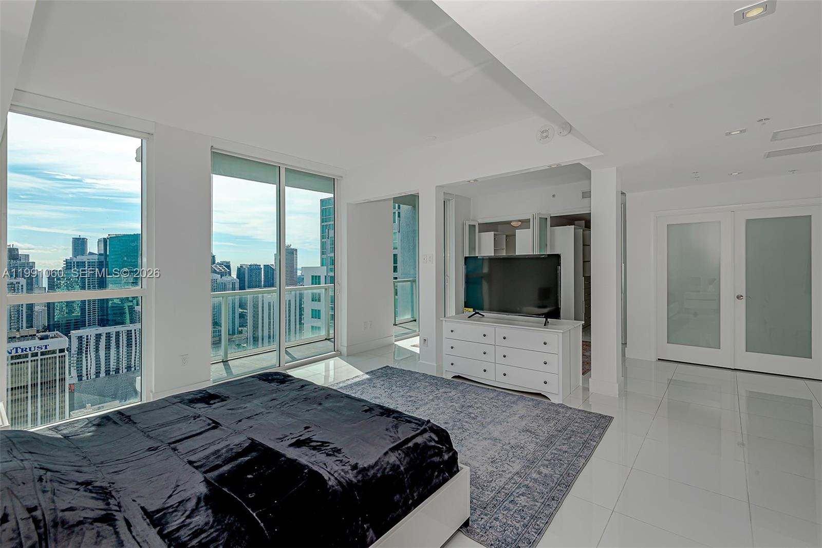 244 Biscayne Blvd #UPH-4907, Miami FL 33132