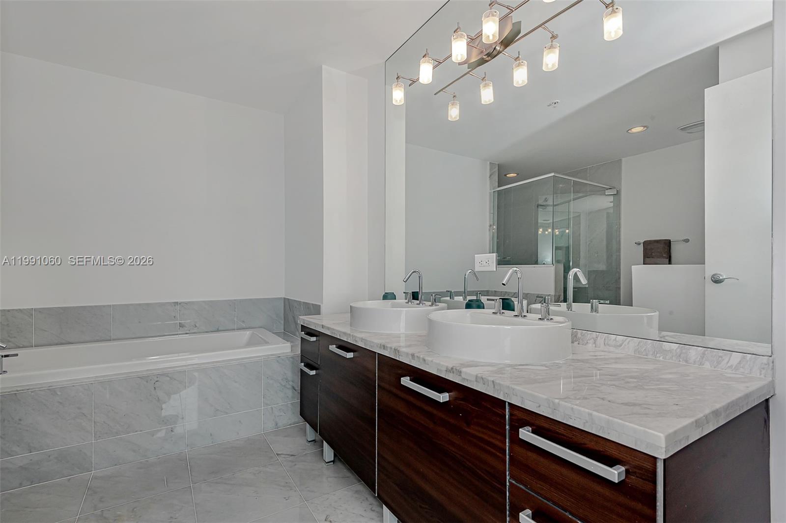 244 Biscayne Blvd #UPH-4907, Miami FL 33132