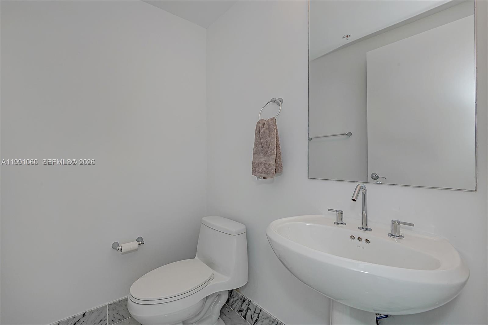 244 Biscayne Blvd #UPH-4907, Miami FL 33132