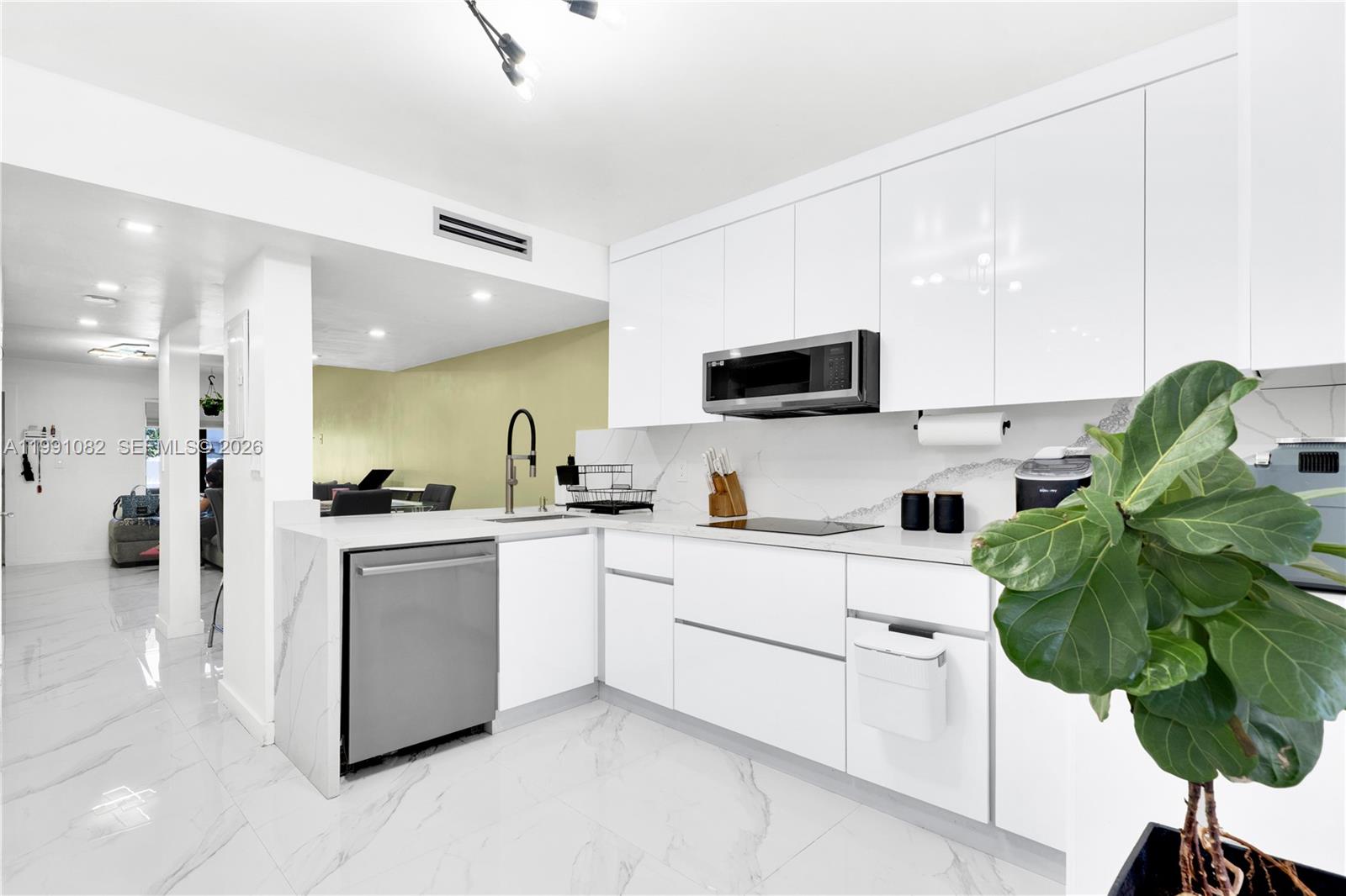 5362 W 24th Ave #117, Hialeah FL 33016