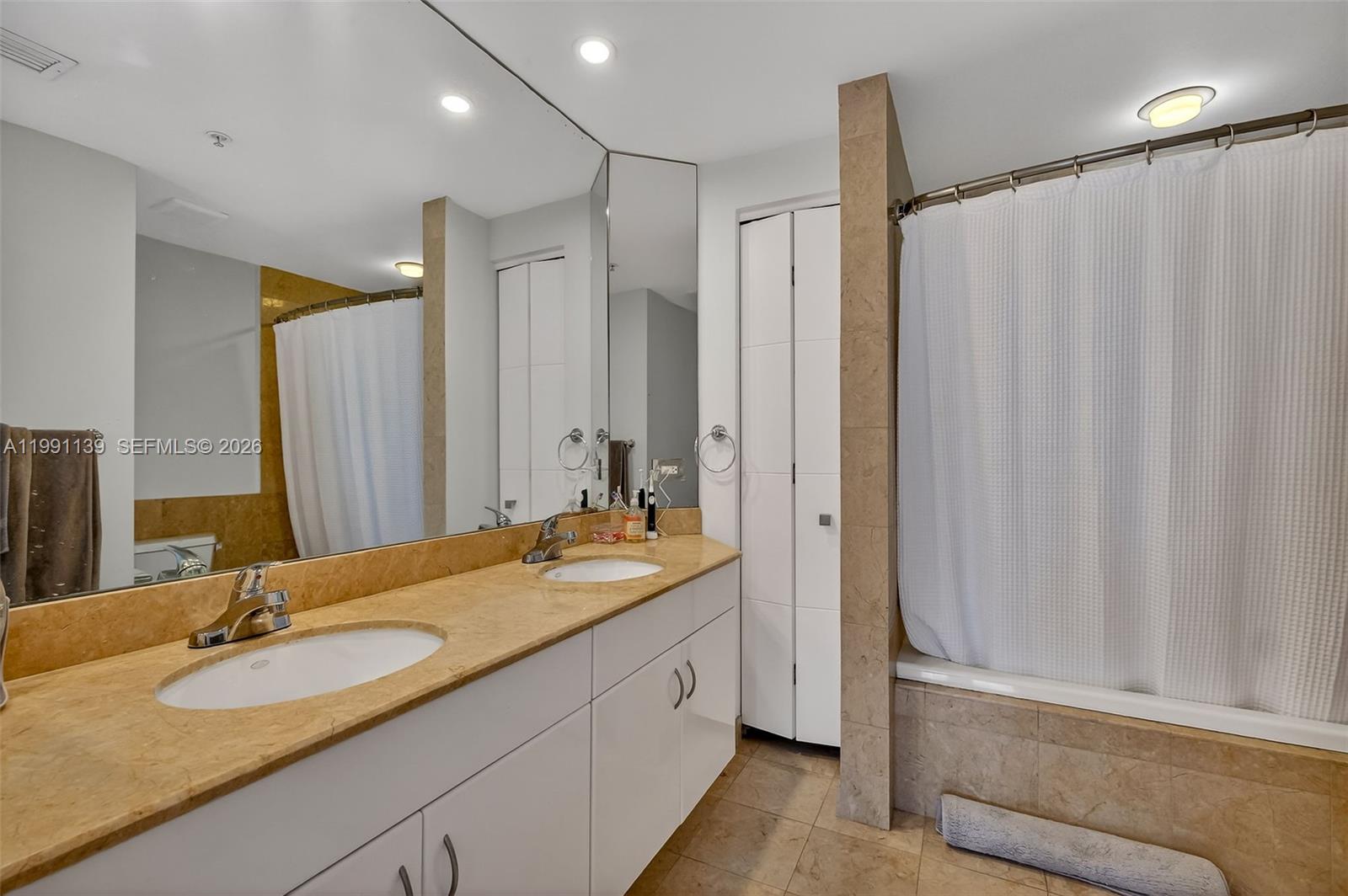 801 Brickell Key Blvd #2502, Miami FL 33131
