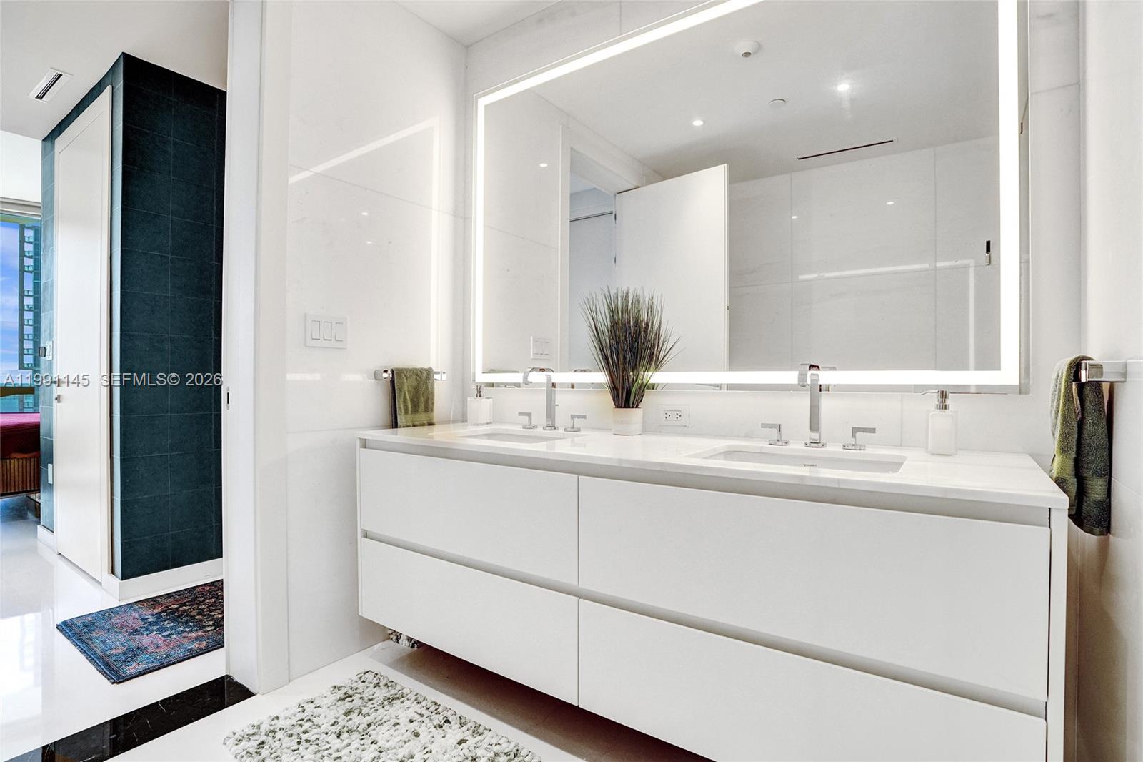 300 Biscayne Boulevard Way #2106W, Miami FL 33131