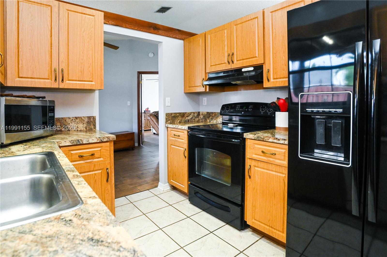 8631 NW 48th St, Lauderhill FL 33351