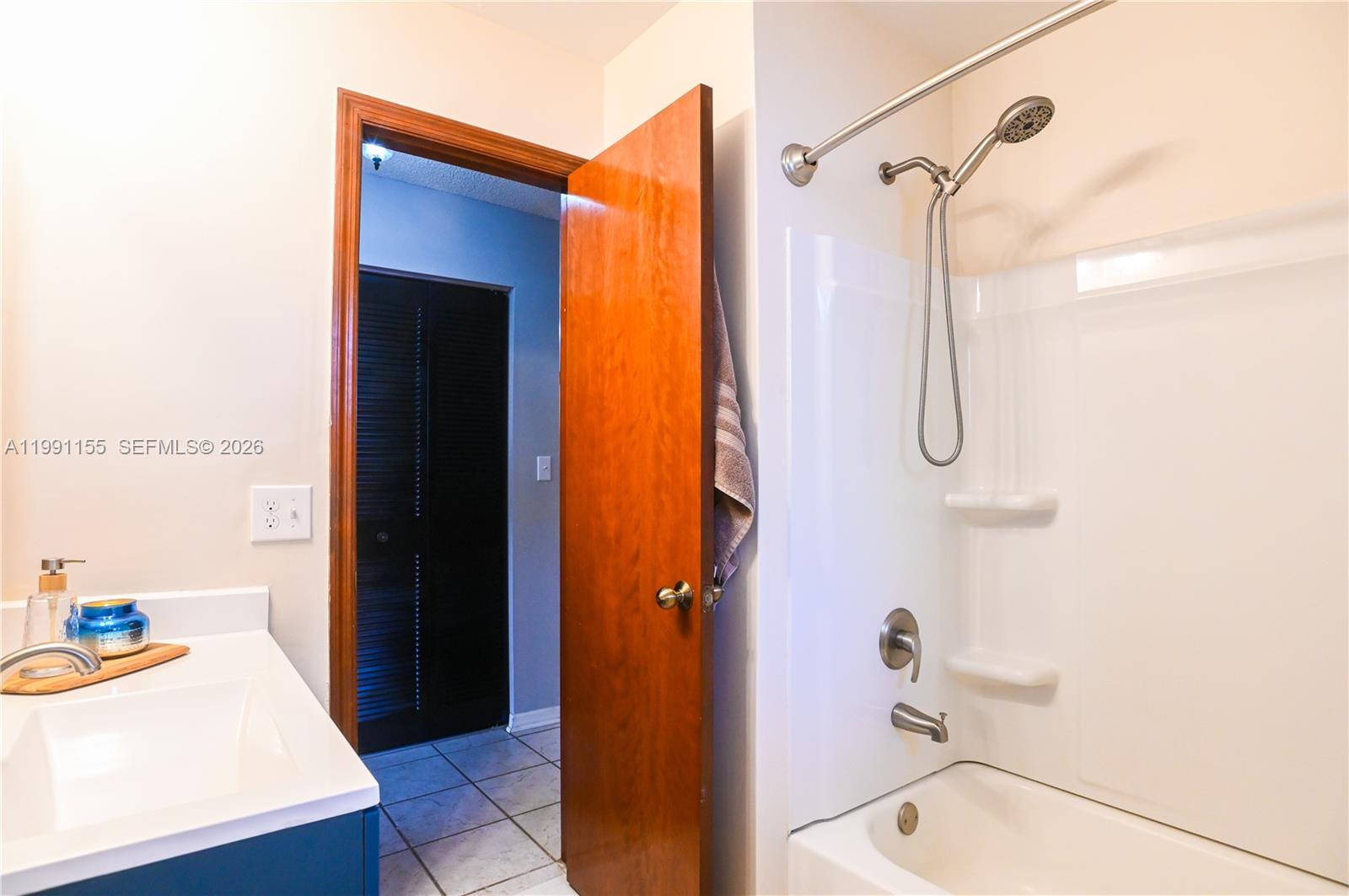 8631 NW 48th St, Lauderhill FL 33351