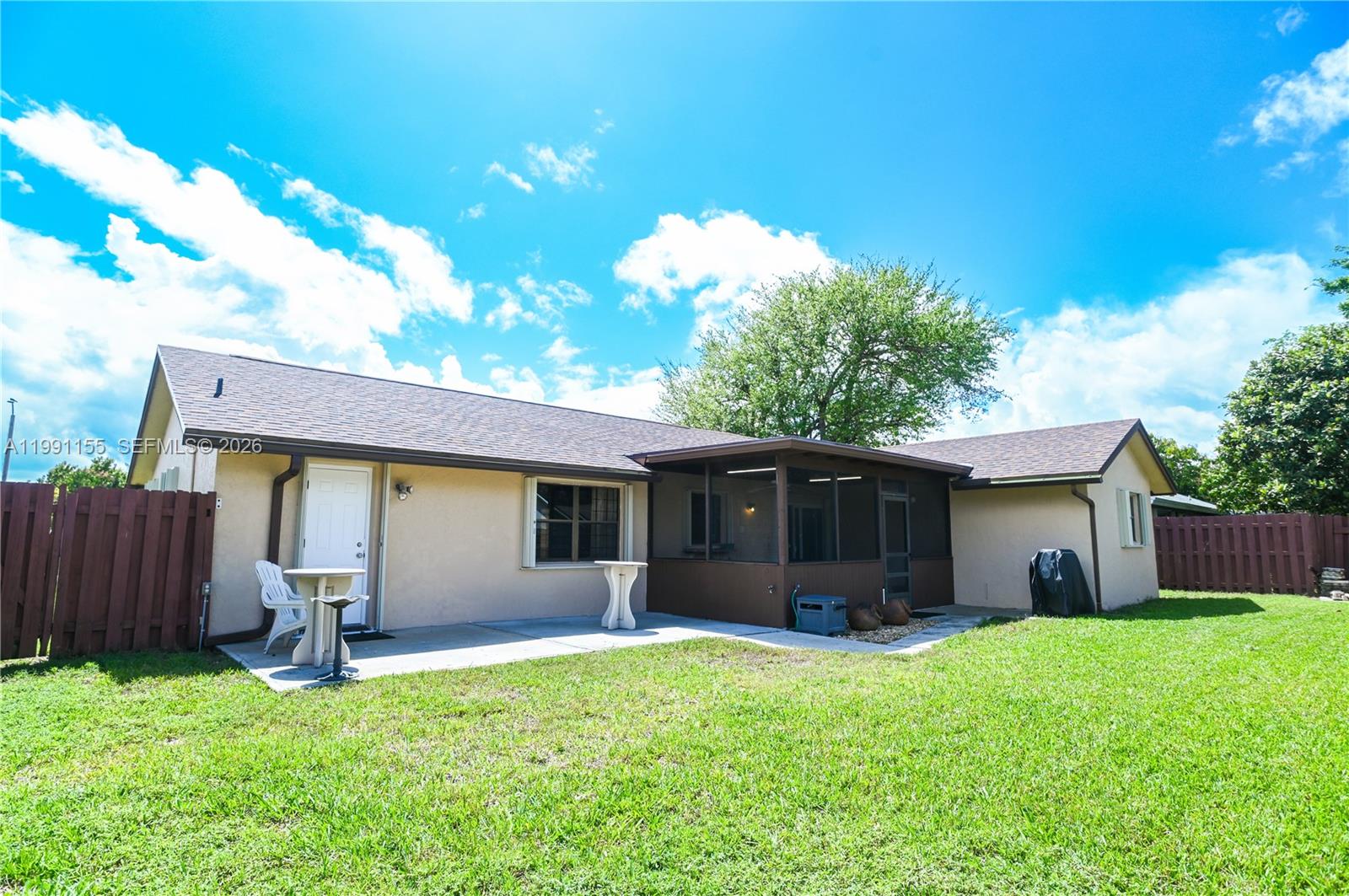 8631 NW 48th St, Lauderhill FL 33351