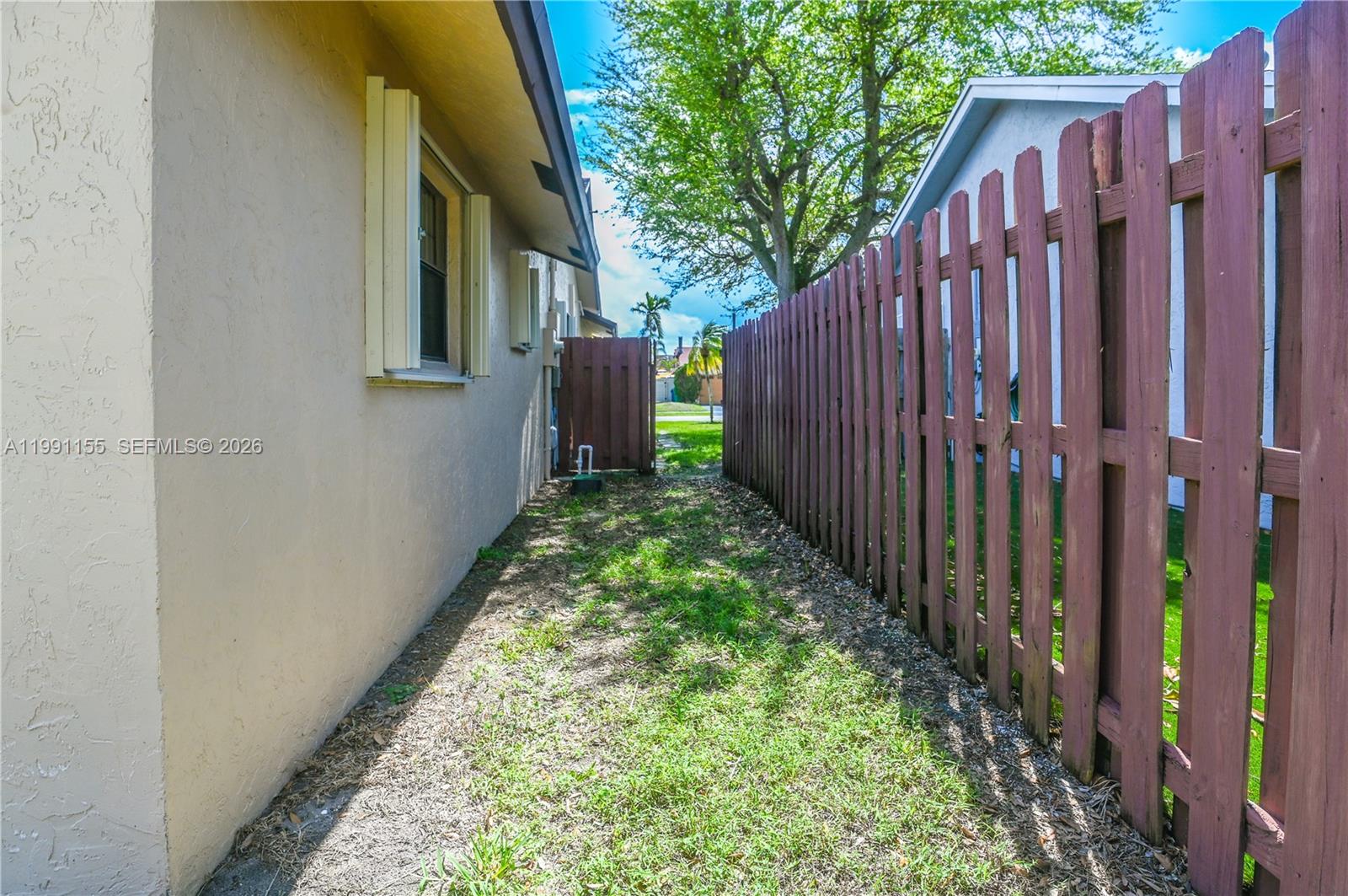 8631 NW 48th St, Lauderhill FL 33351