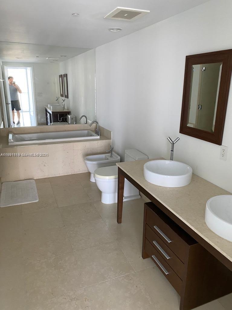 495 Brickell Ave #2902, Miami FL 33131