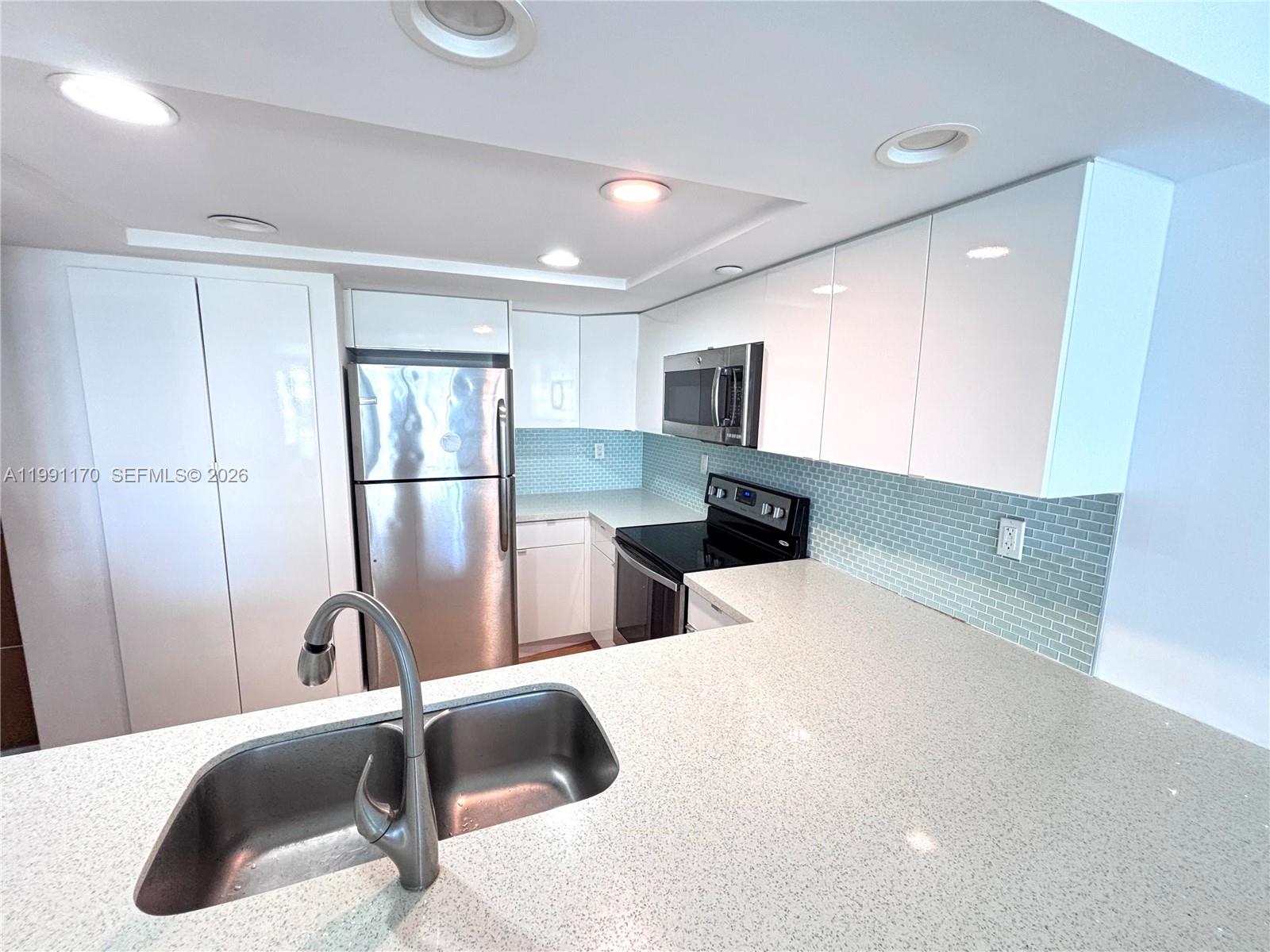 400 S Pointe Dr #408, Miami Beach FL 33139