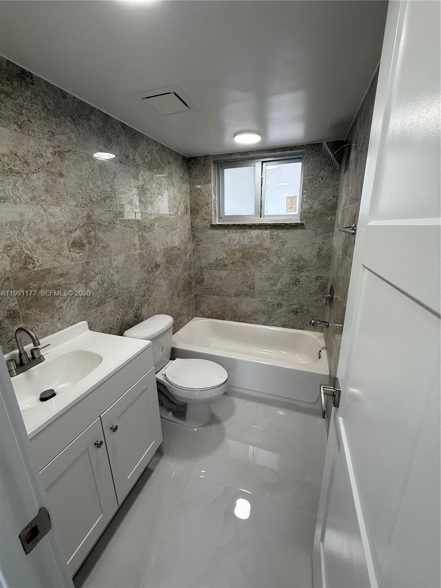 9915 W Okeechobee Rd #2-201, Hialeah Gardens FL 33016