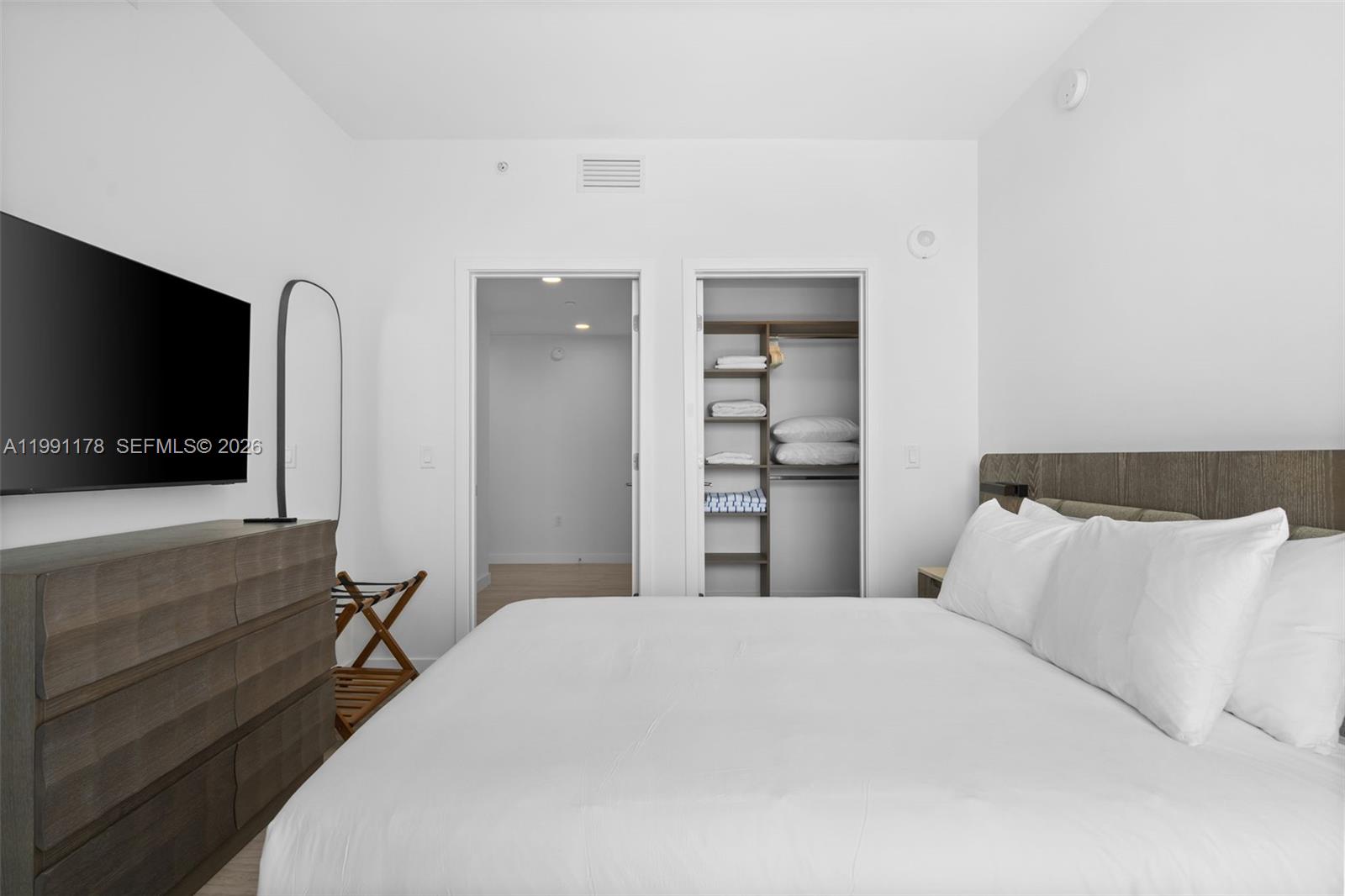 580 72nd St #1402, Miami Beach FL 33141