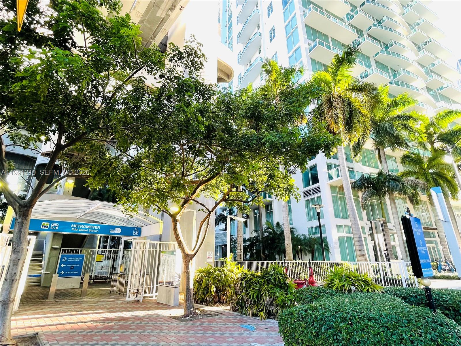 41 SE 5th St #2305, Miami FL 33131