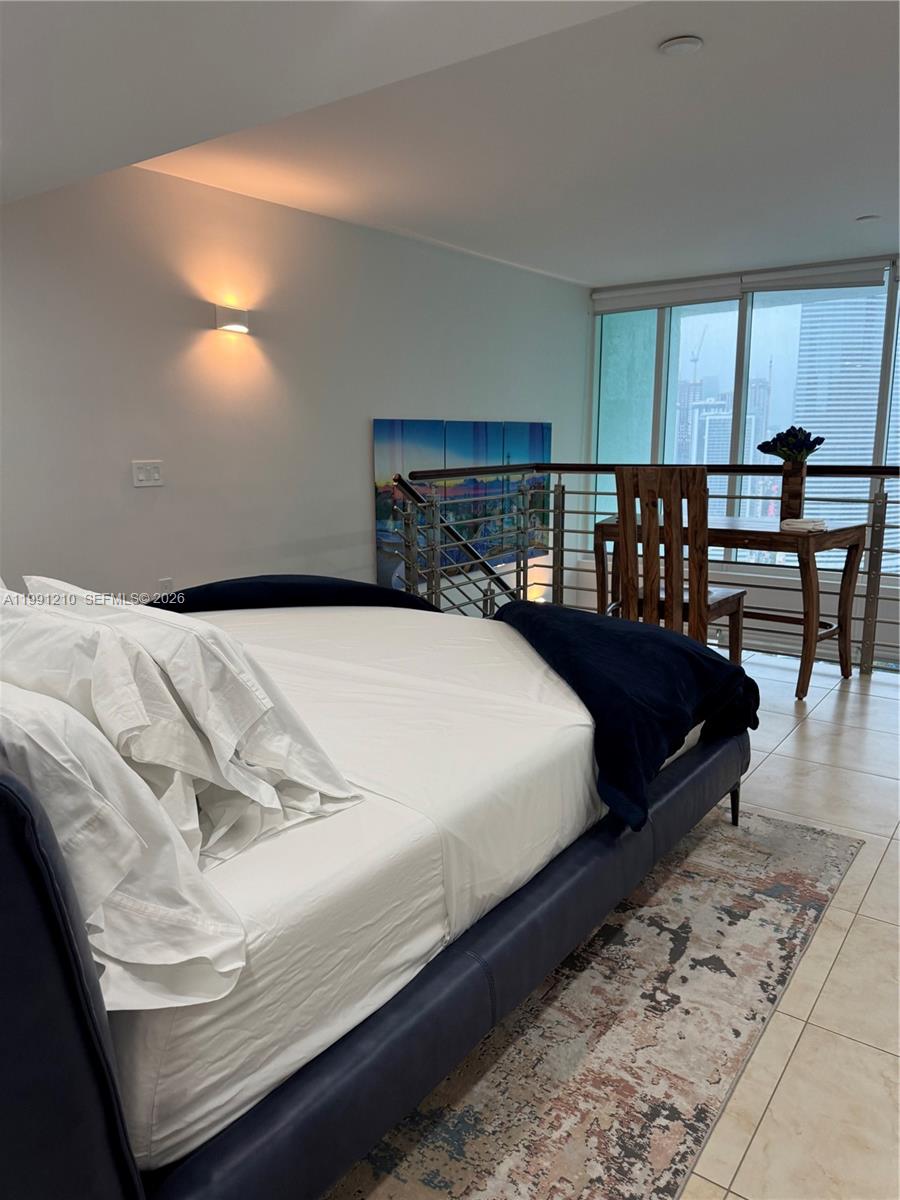 41 SE 5th St #2305, Miami FL 33131