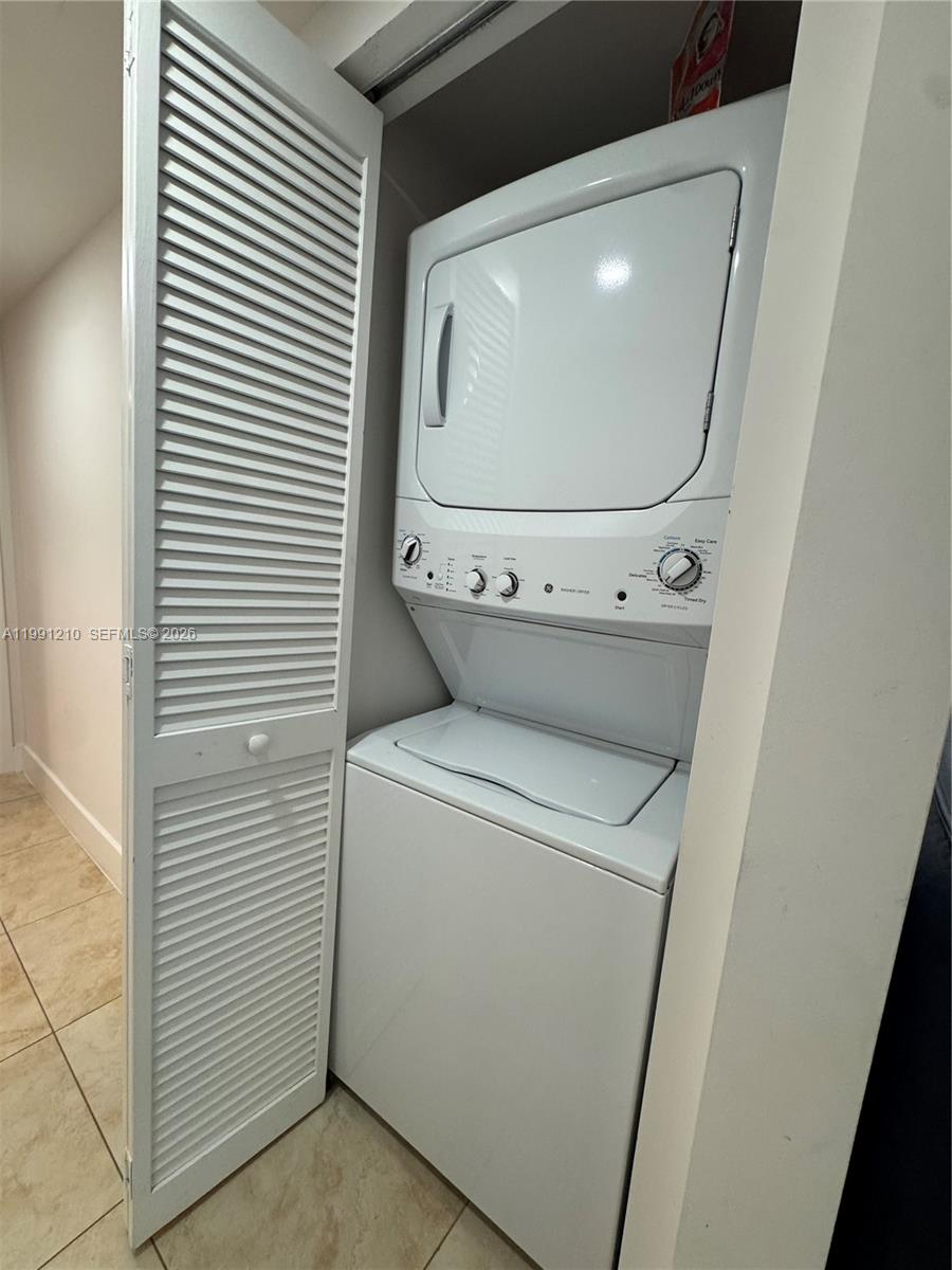 41 SE 5th St #2305, Miami FL 33131