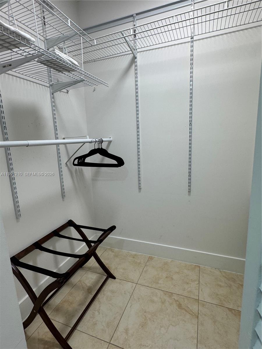 41 SE 5th St #2305, Miami FL 33131