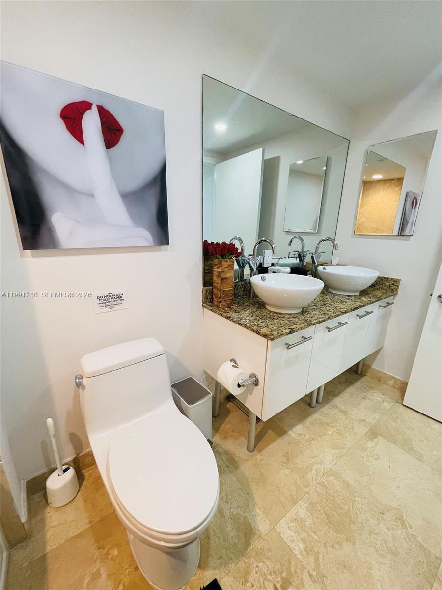 41 SE 5th St #2305, Miami FL 33131