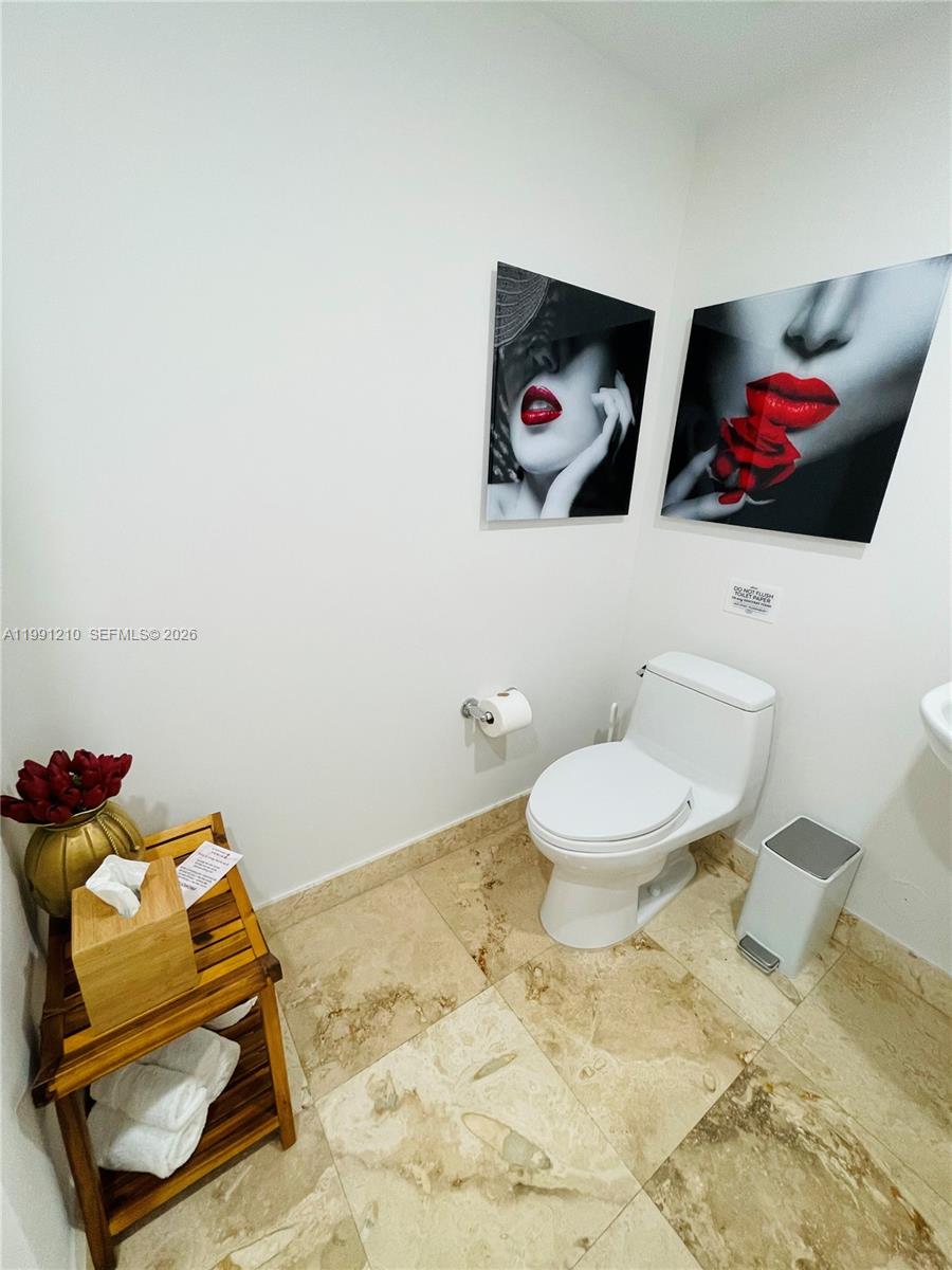 41 SE 5th St #2305, Miami FL 33131
