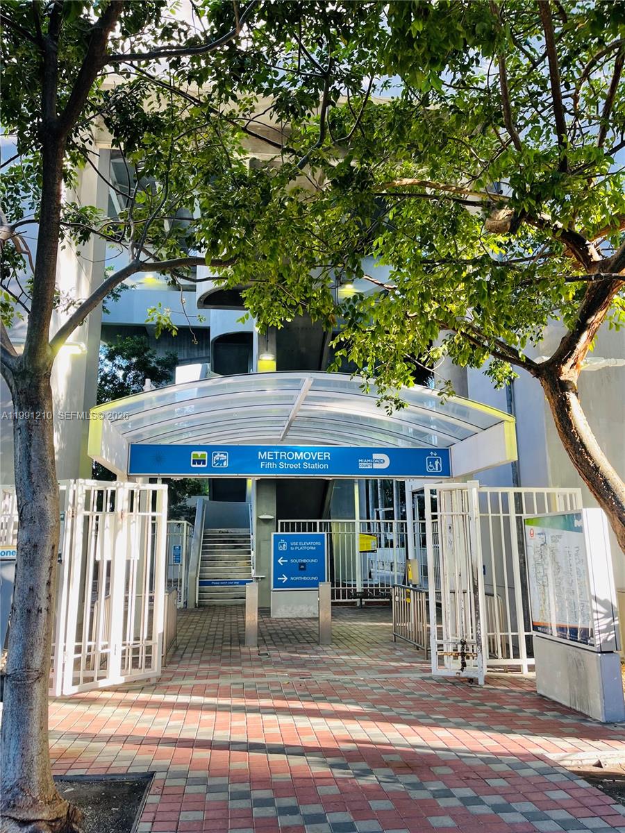 41 SE 5th St #2305, Miami FL 33131