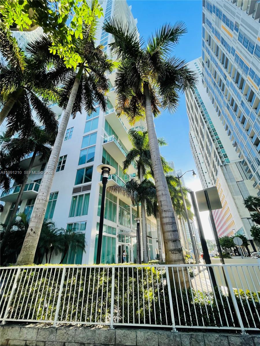 41 SE 5th St #2305, Miami FL 33131