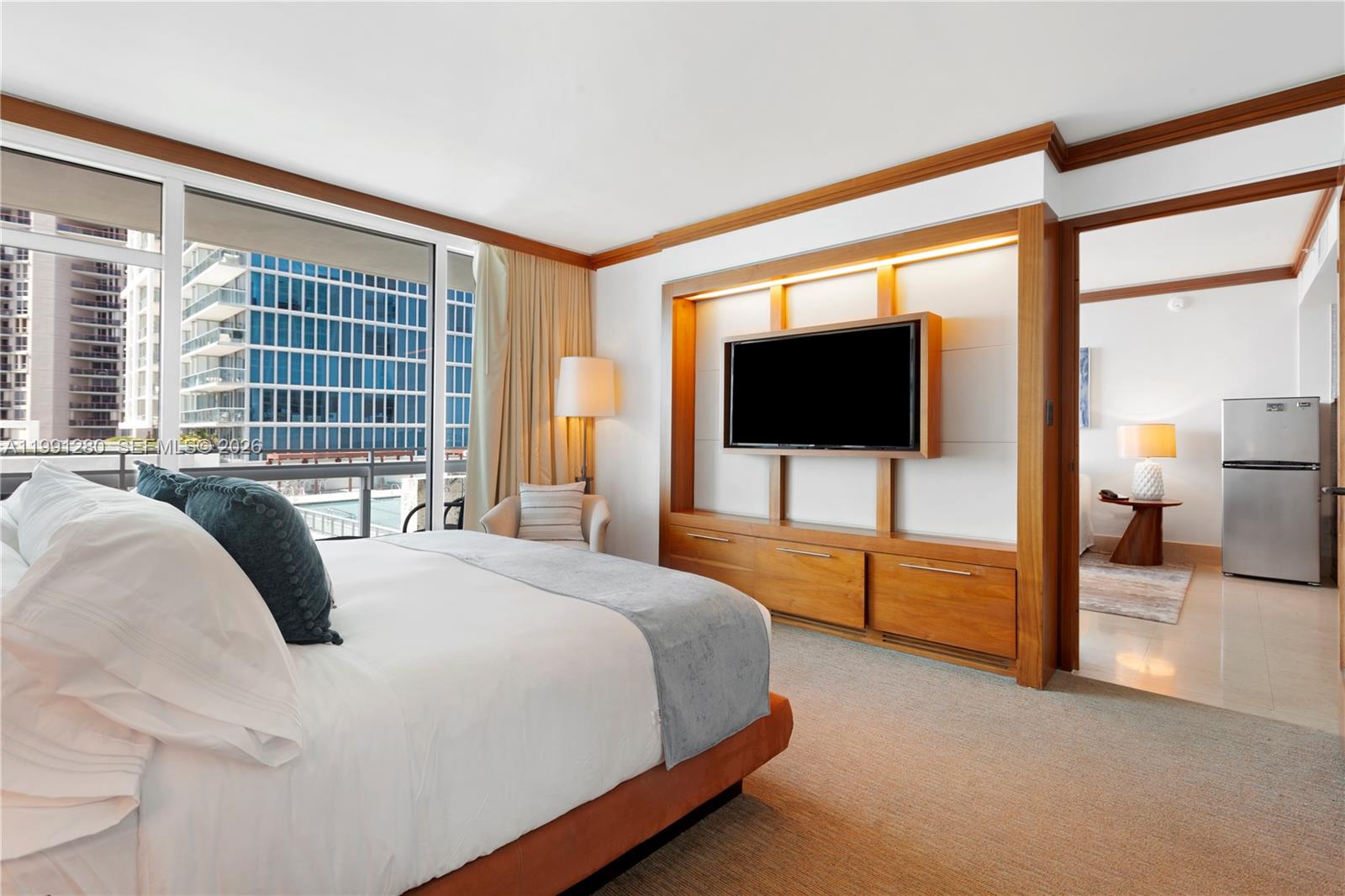 6801 Collins Ave #711 Door # 710, Miami Beach FL 33141