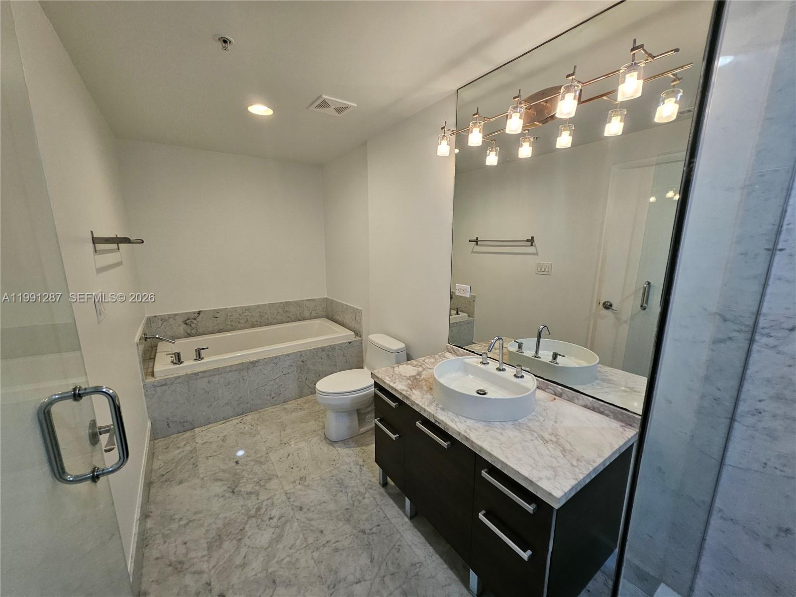 253 NE 2nd St #905, Miami FL 33132