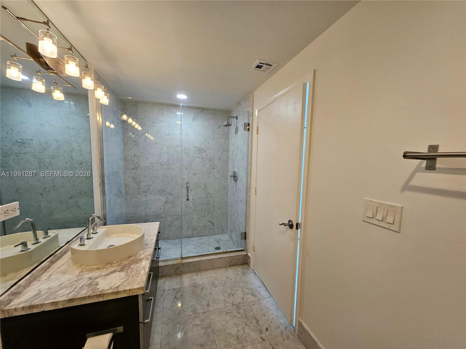 253 NE 2nd St #905, Miami FL 33132