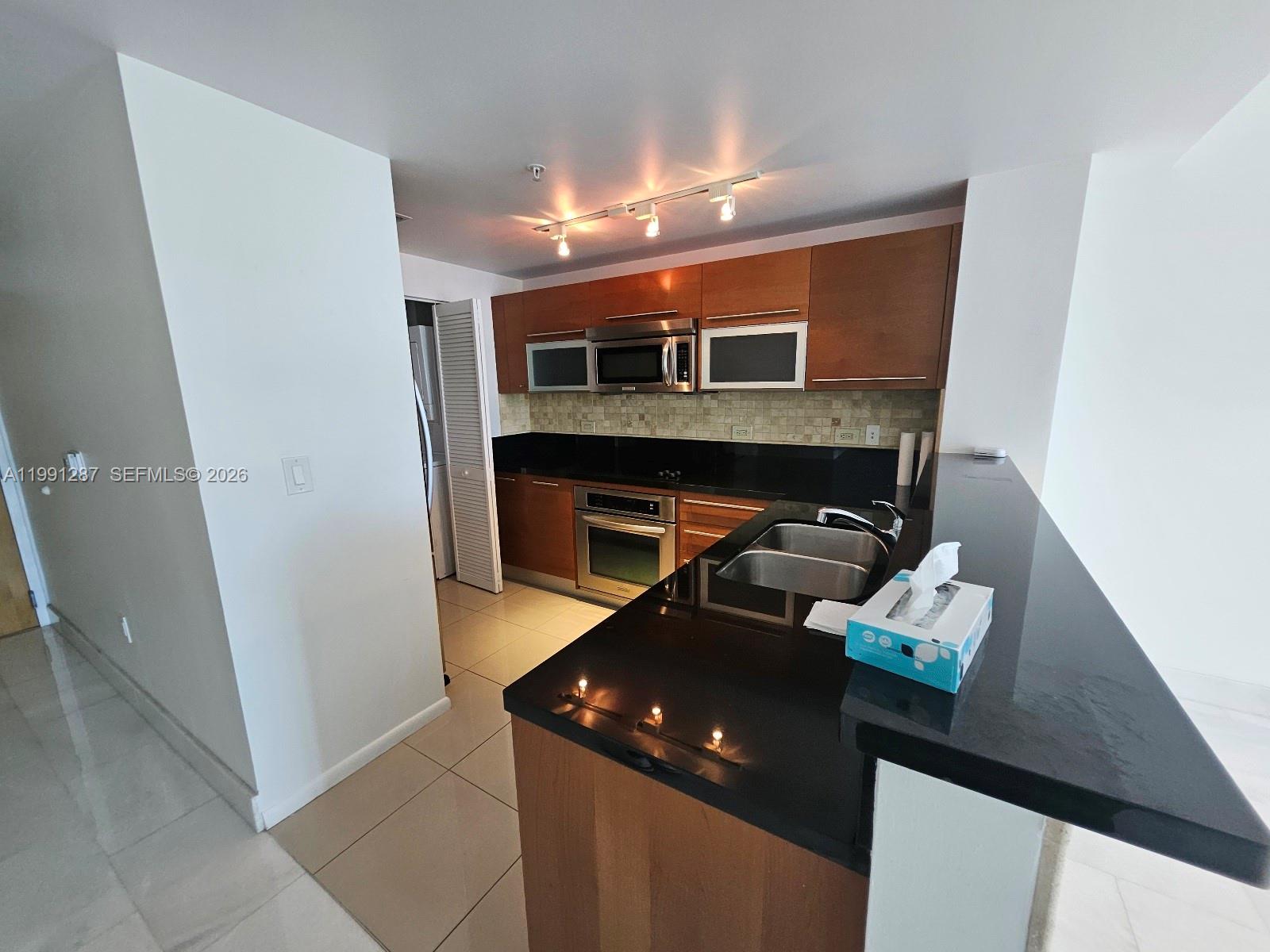 253 NE 2nd St #905, Miami FL 33132